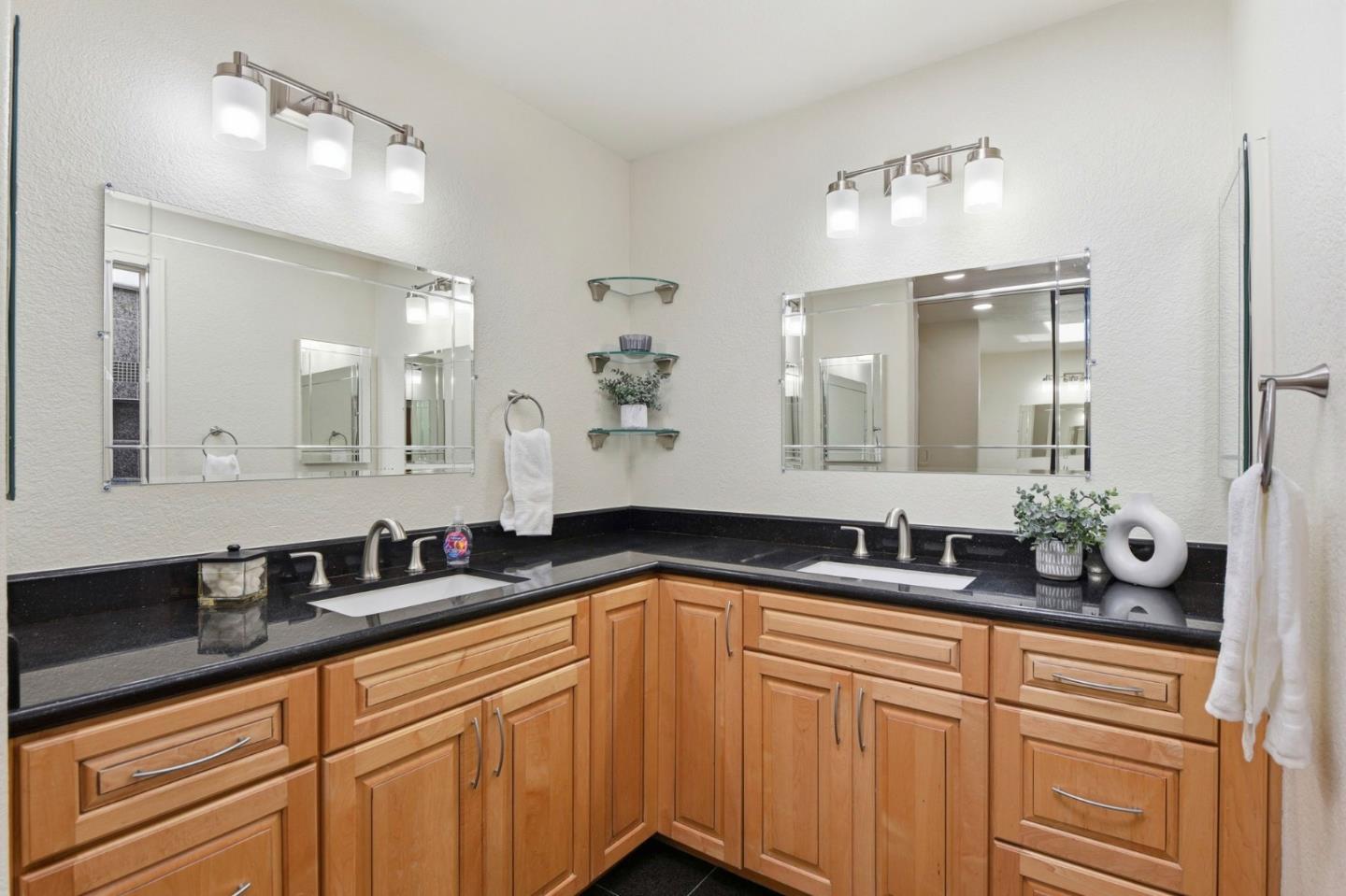 Detail Gallery Image 20 of 38 For 2372 Apsis Ct, San Jose,  CA 95124 - 3 Beds | 2 Baths