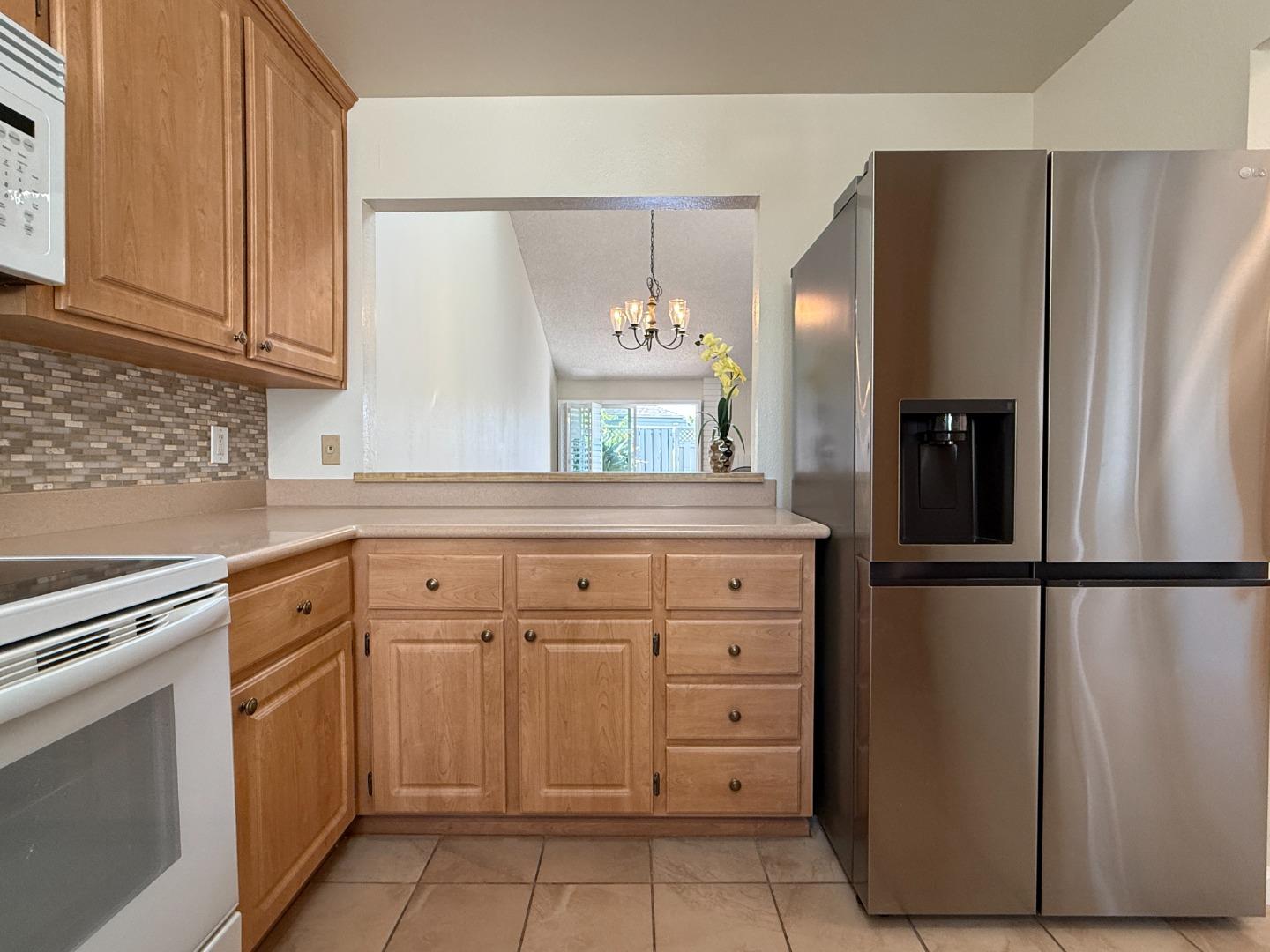 Detail Gallery Image 11 of 26 For 972 Diaz Ln, Foster City,  CA 94404 - 2 Beds | 2 Baths