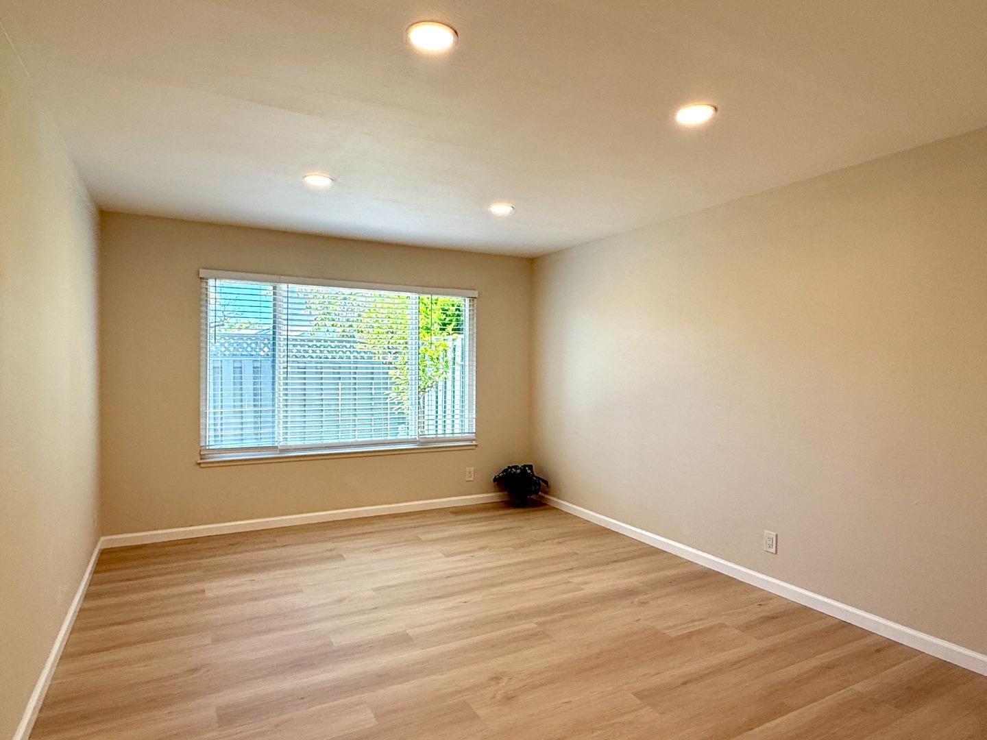 Detail Gallery Image 12 of 26 For 972 Diaz Ln, Foster City,  CA 94404 - 2 Beds | 2 Baths