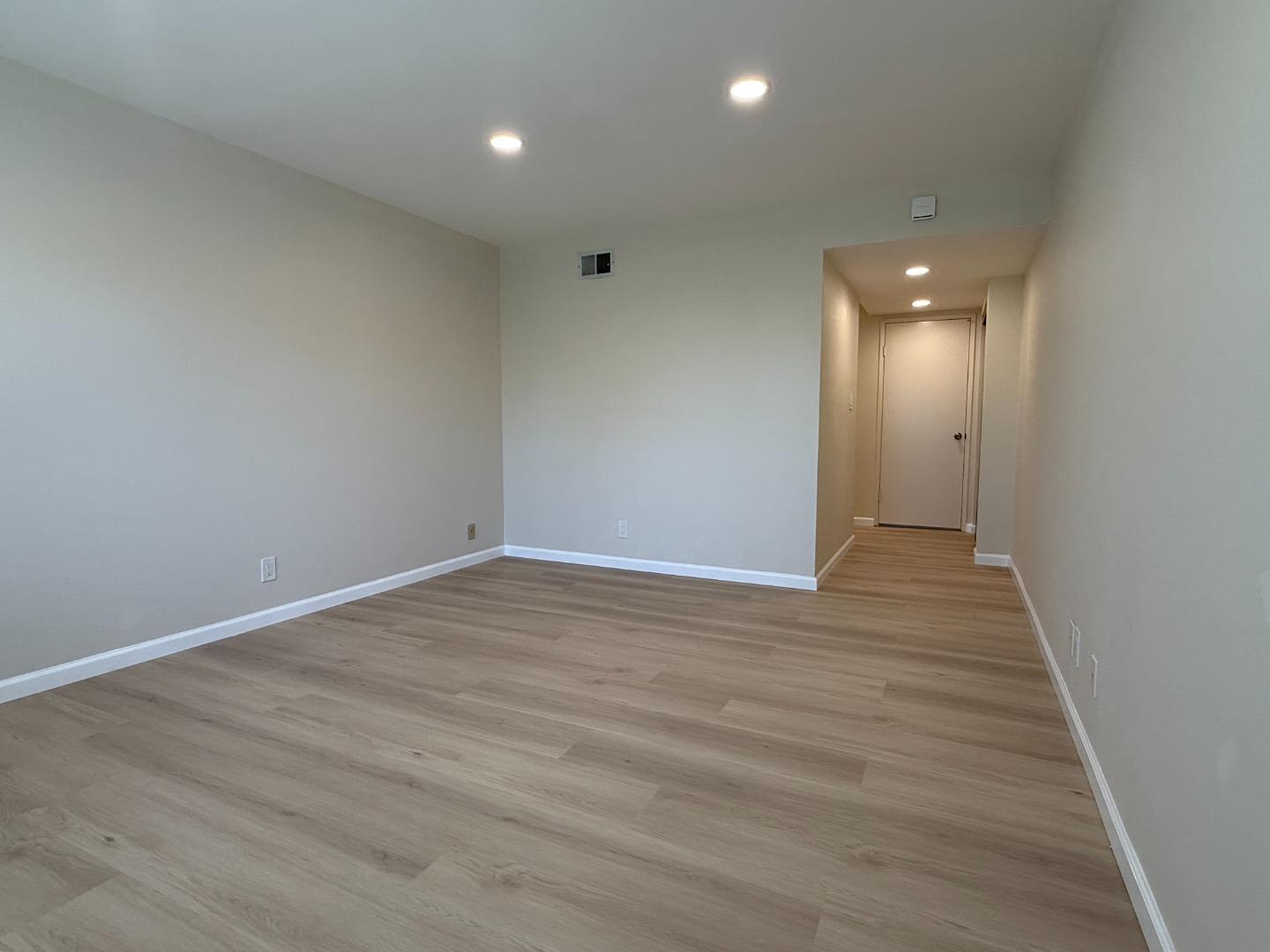 Detail Gallery Image 13 of 26 For 972 Diaz Ln, Foster City,  CA 94404 - 2 Beds | 2 Baths