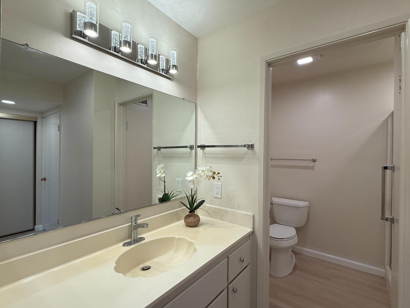 Detail Gallery Image 15 of 26 For 972 Diaz Ln, Foster City,  CA 94404 - 2 Beds | 2 Baths