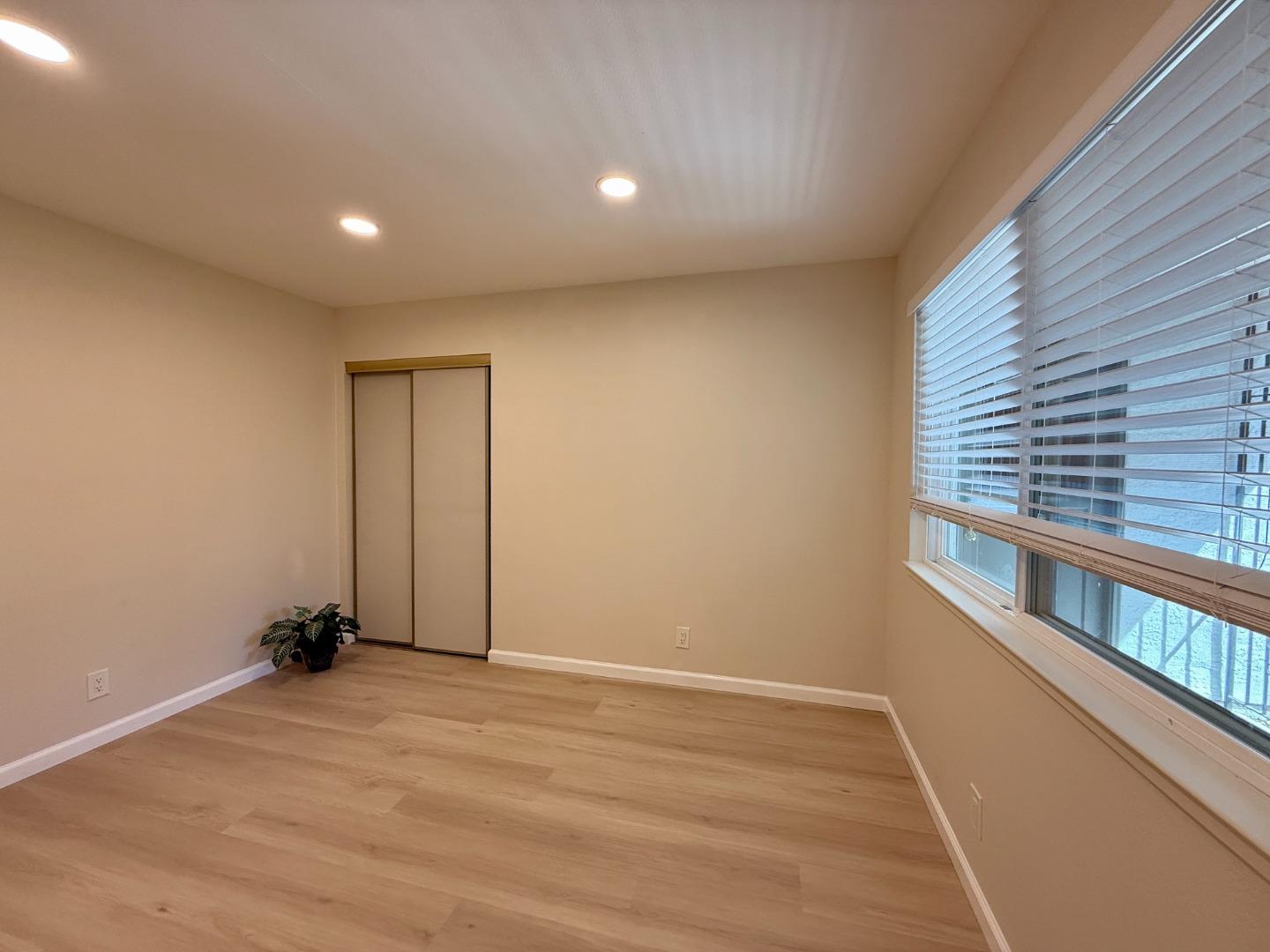 Detail Gallery Image 18 of 26 For 972 Diaz Ln, Foster City,  CA 94404 - 2 Beds | 2 Baths