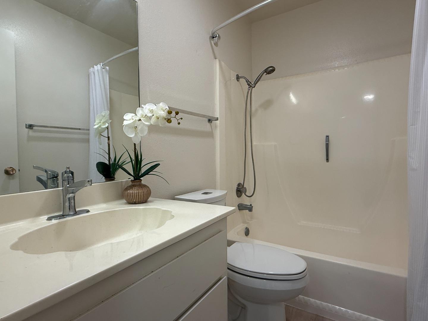 Detail Gallery Image 19 of 26 For 972 Diaz Ln, Foster City,  CA 94404 - 2 Beds | 2 Baths
