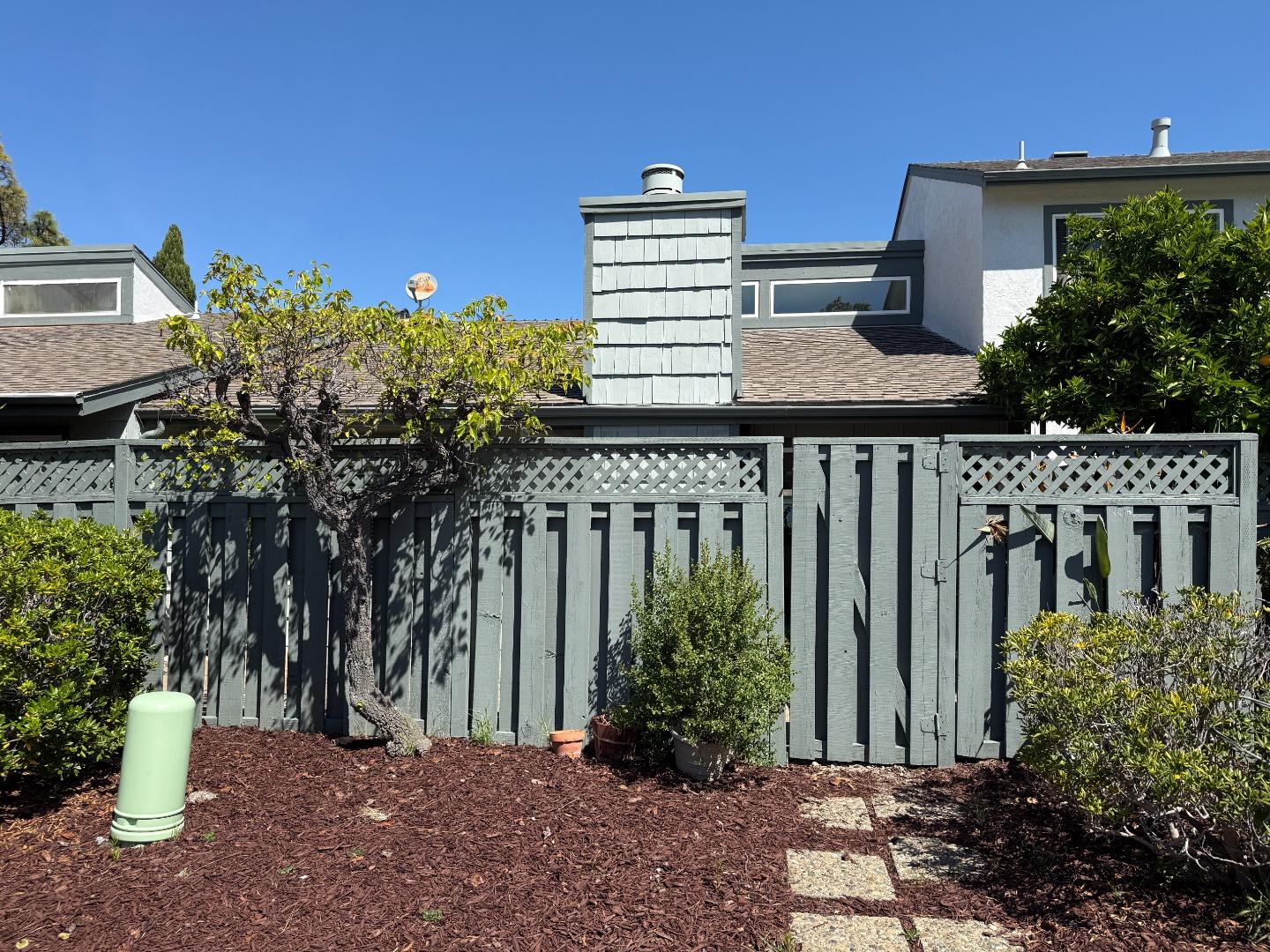 Detail Gallery Image 23 of 26 For 972 Diaz Ln, Foster City,  CA 94404 - 2 Beds | 2 Baths