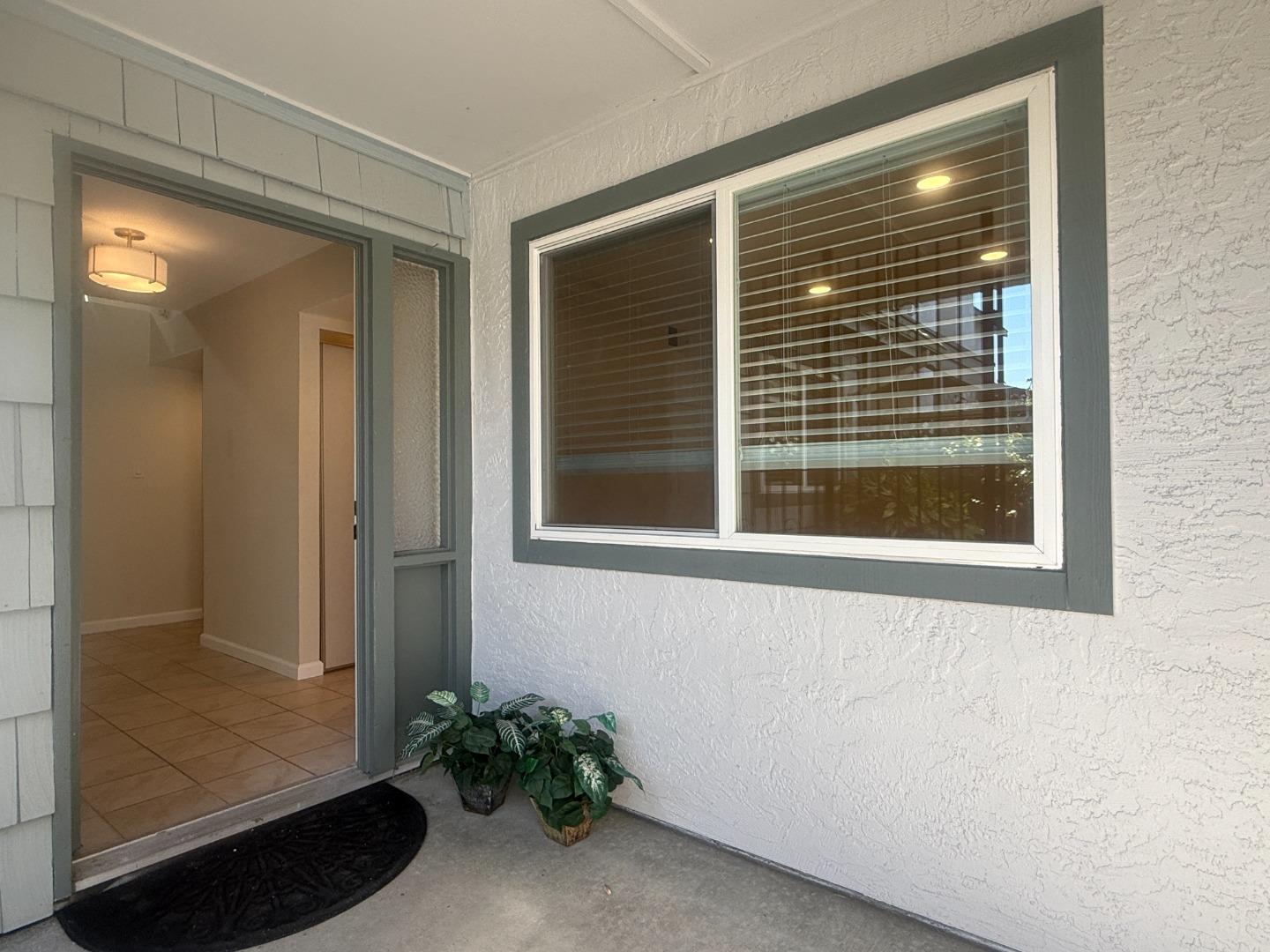 Detail Gallery Image 3 of 26 For 972 Diaz Ln, Foster City,  CA 94404 - 2 Beds | 2 Baths