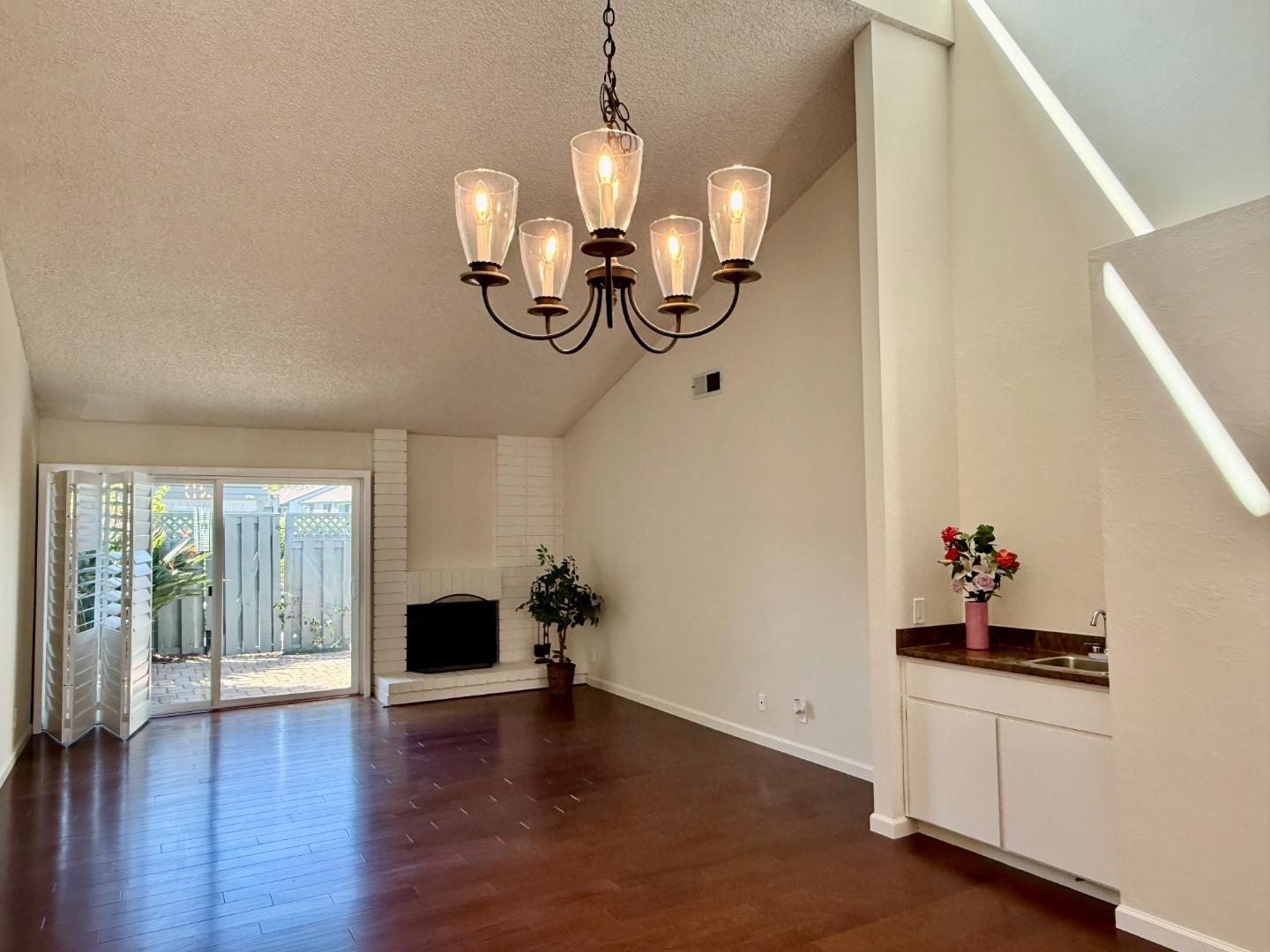 Detail Gallery Image 5 of 26 For 972 Diaz Ln, Foster City,  CA 94404 - 2 Beds | 2 Baths