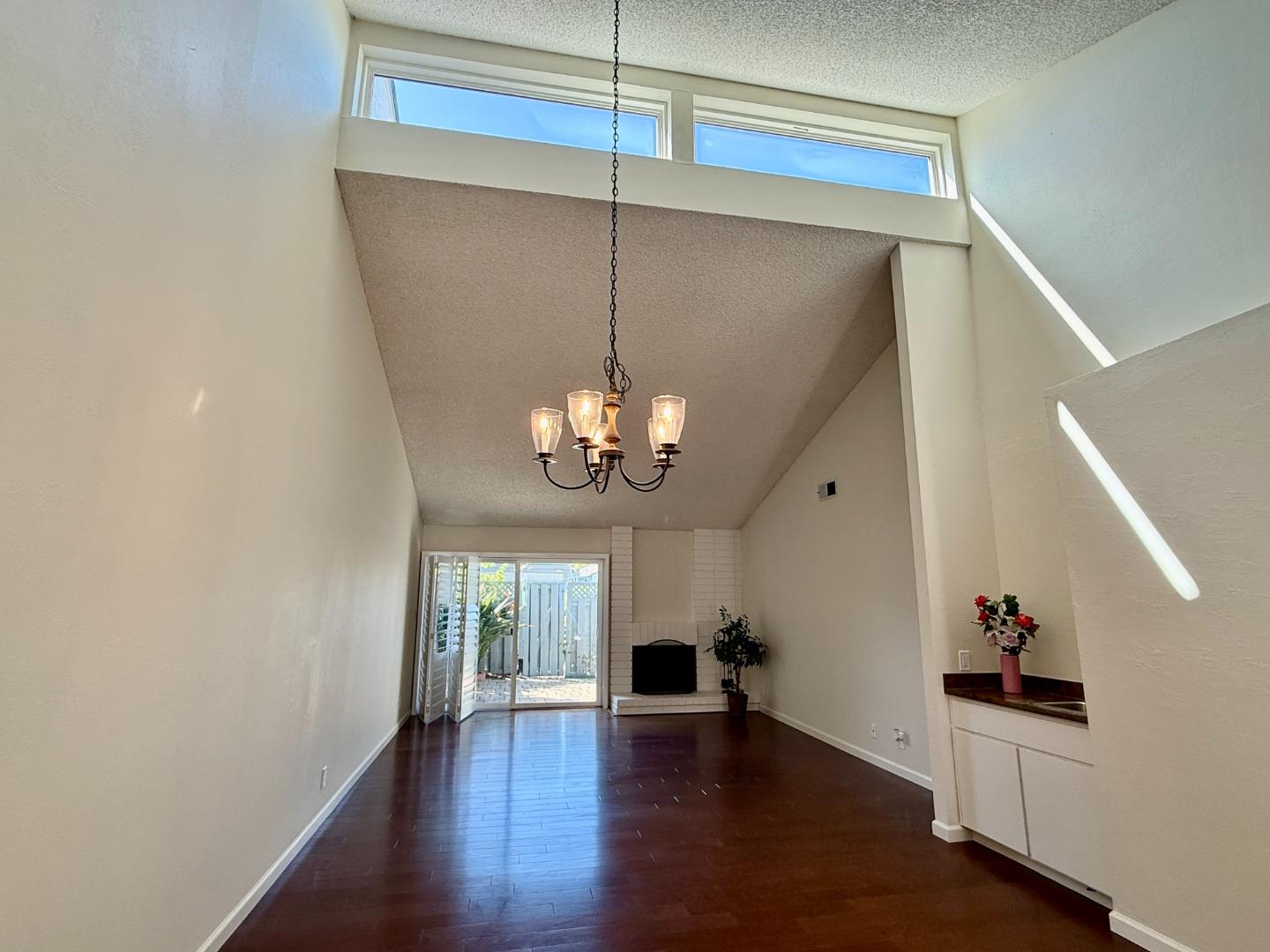 Detail Gallery Image 6 of 26 For 972 Diaz Ln, Foster City,  CA 94404 - 2 Beds | 2 Baths