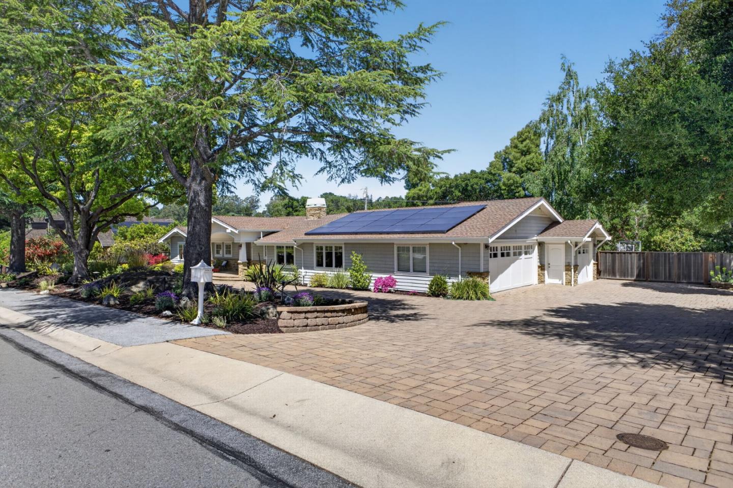 Detail Gallery Image 11 of 99 For 1510 Kingswood Dr, Hillsborough,  CA 94010 - 4 Beds | 4/1 Baths