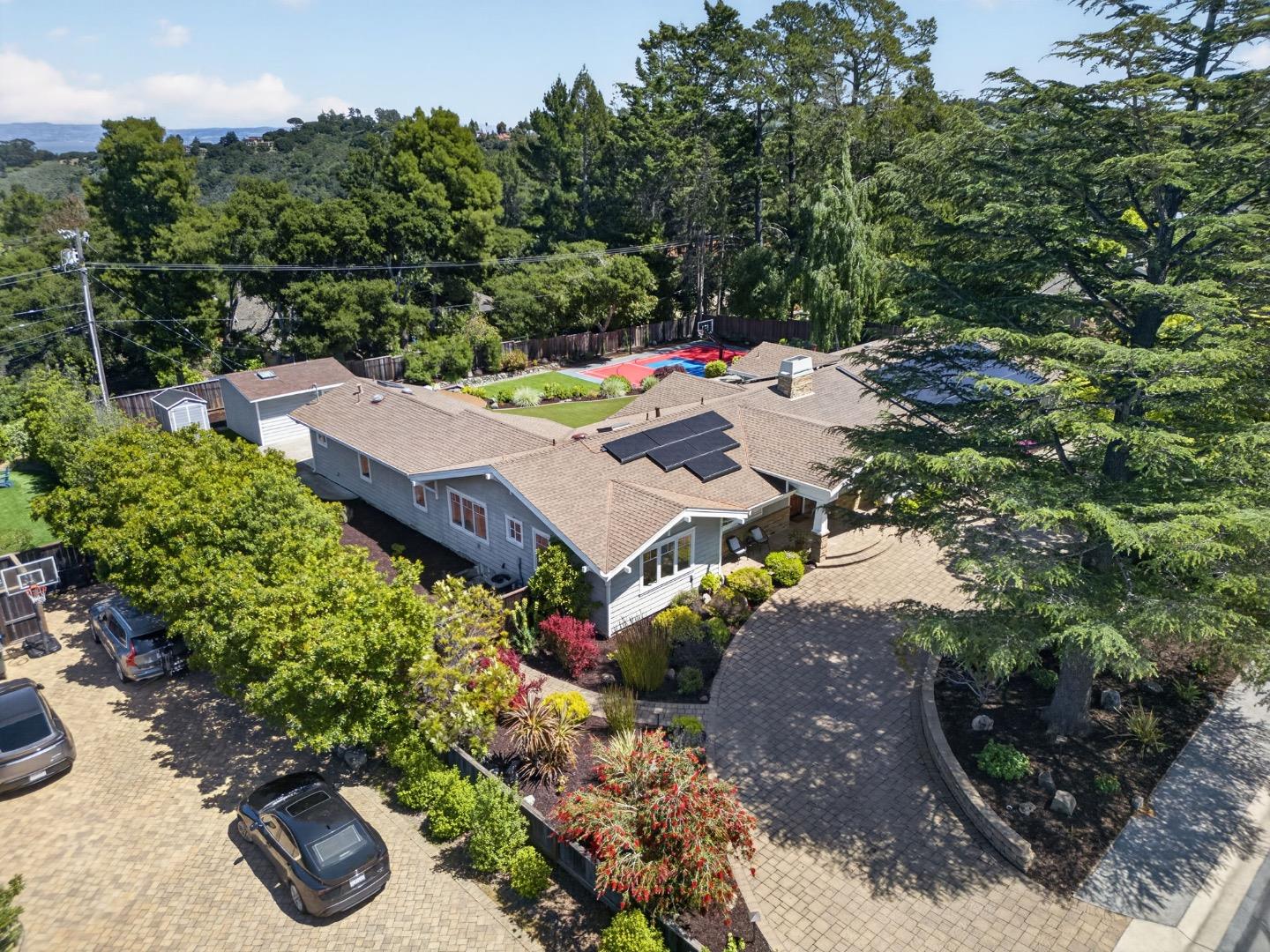 Detail Gallery Image 13 of 99 For 1510 Kingswood Dr, Hillsborough,  CA 94010 - 4 Beds | 4/1 Baths