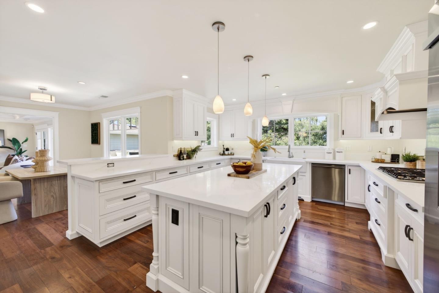 Detail Gallery Image 34 of 99 For 1510 Kingswood Dr, Hillsborough,  CA 94010 - 4 Beds | 4/1 Baths