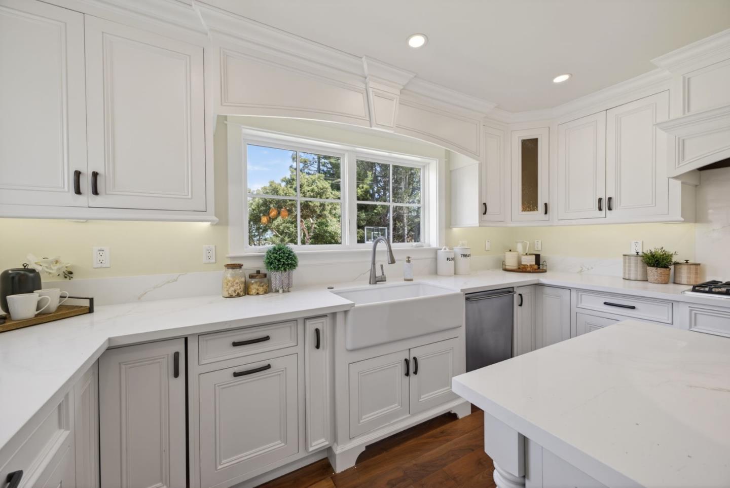 Detail Gallery Image 36 of 99 For 1510 Kingswood Dr, Hillsborough,  CA 94010 - 4 Beds | 4/1 Baths