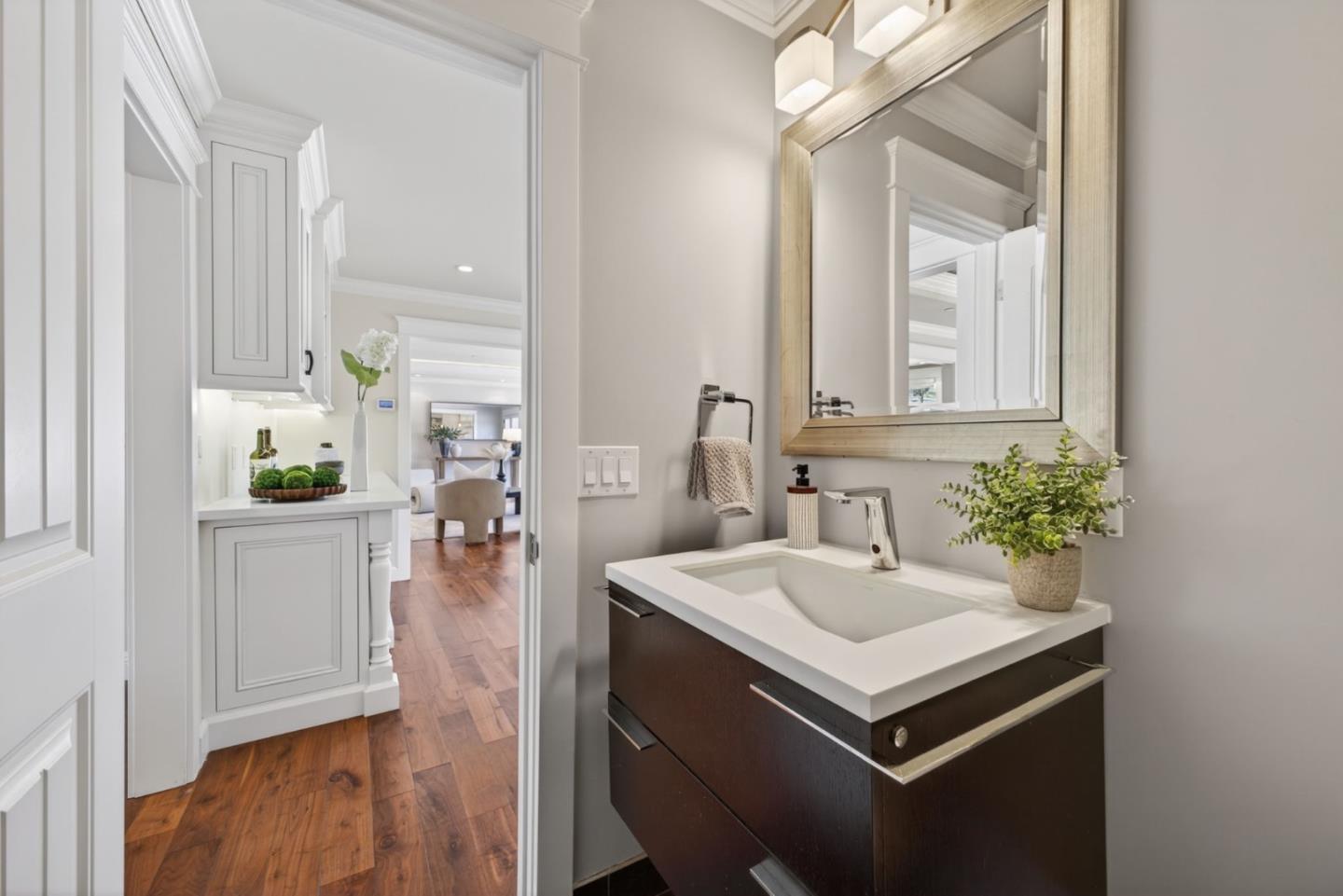 Detail Gallery Image 39 of 99 For 1510 Kingswood Dr, Hillsborough,  CA 94010 - 4 Beds | 4/1 Baths