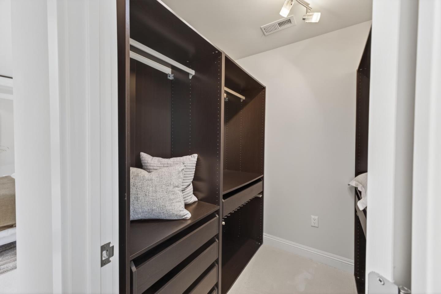 Detail Gallery Image 46 of 99 For 1510 Kingswood Dr, Hillsborough,  CA 94010 - 4 Beds | 4/1 Baths