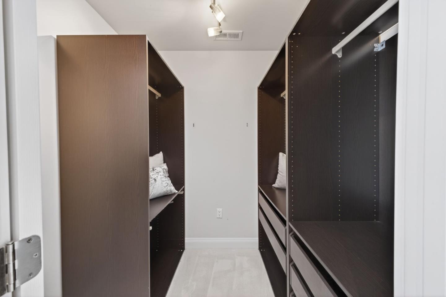 Detail Gallery Image 47 of 99 For 1510 Kingswood Dr, Hillsborough,  CA 94010 - 4 Beds | 4/1 Baths