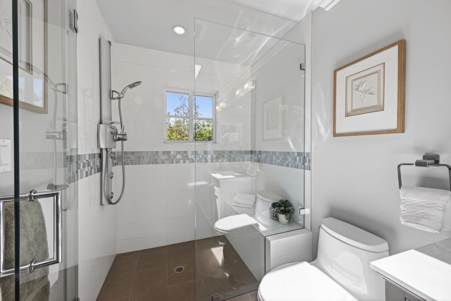 Detail Gallery Image 48 of 99 For 1510 Kingswood Dr, Hillsborough,  CA 94010 - 4 Beds | 4/1 Baths