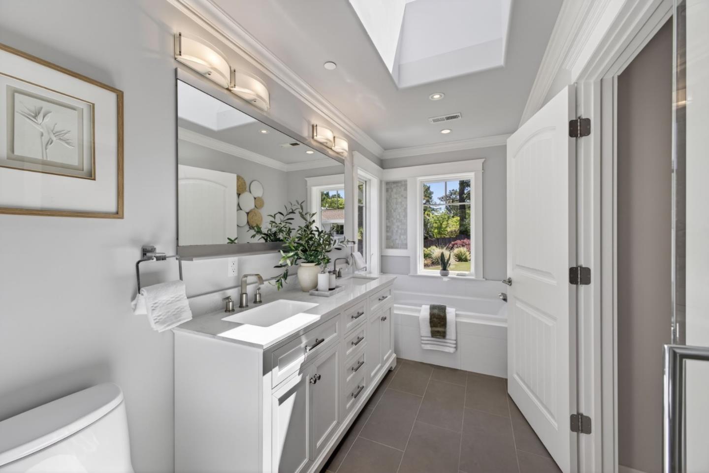 Detail Gallery Image 49 of 99 For 1510 Kingswood Dr, Hillsborough,  CA 94010 - 4 Beds | 4/1 Baths