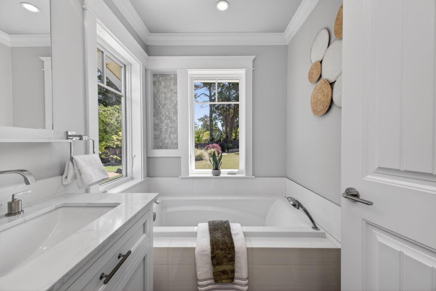 Detail Gallery Image 51 of 99 For 1510 Kingswood Dr, Hillsborough,  CA 94010 - 4 Beds | 4/1 Baths