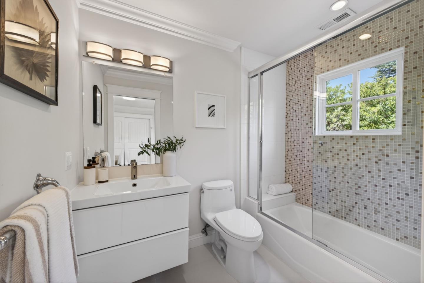 Detail Gallery Image 63 of 99 For 1510 Kingswood Dr, Hillsborough,  CA 94010 - 4 Beds | 4/1 Baths