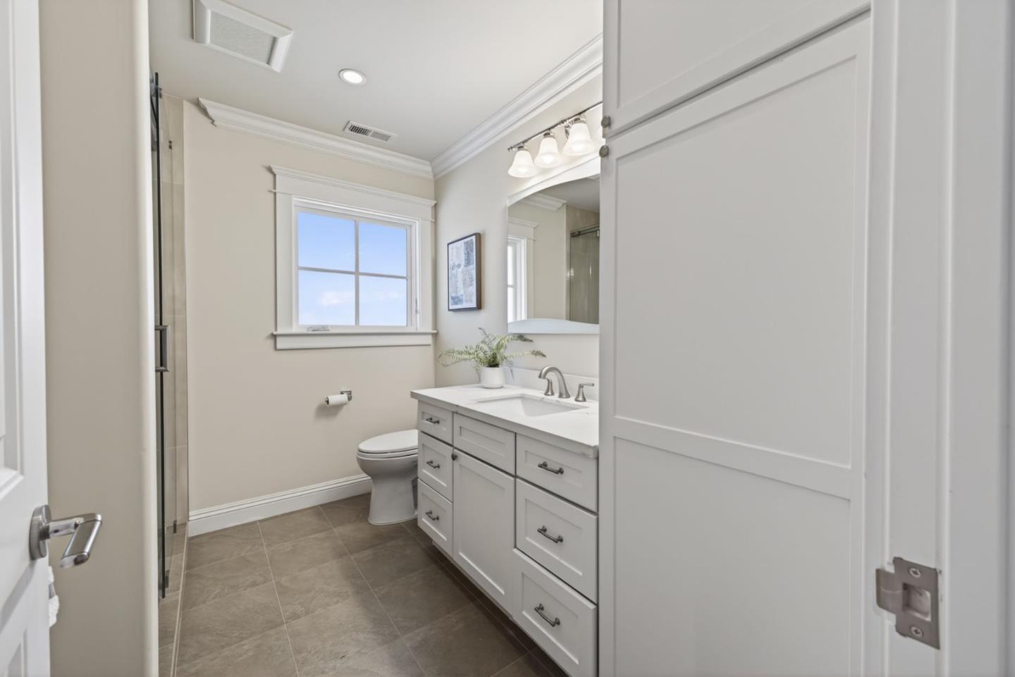 Detail Gallery Image 65 of 99 For 1510 Kingswood Dr, Hillsborough,  CA 94010 - 4 Beds | 4/1 Baths