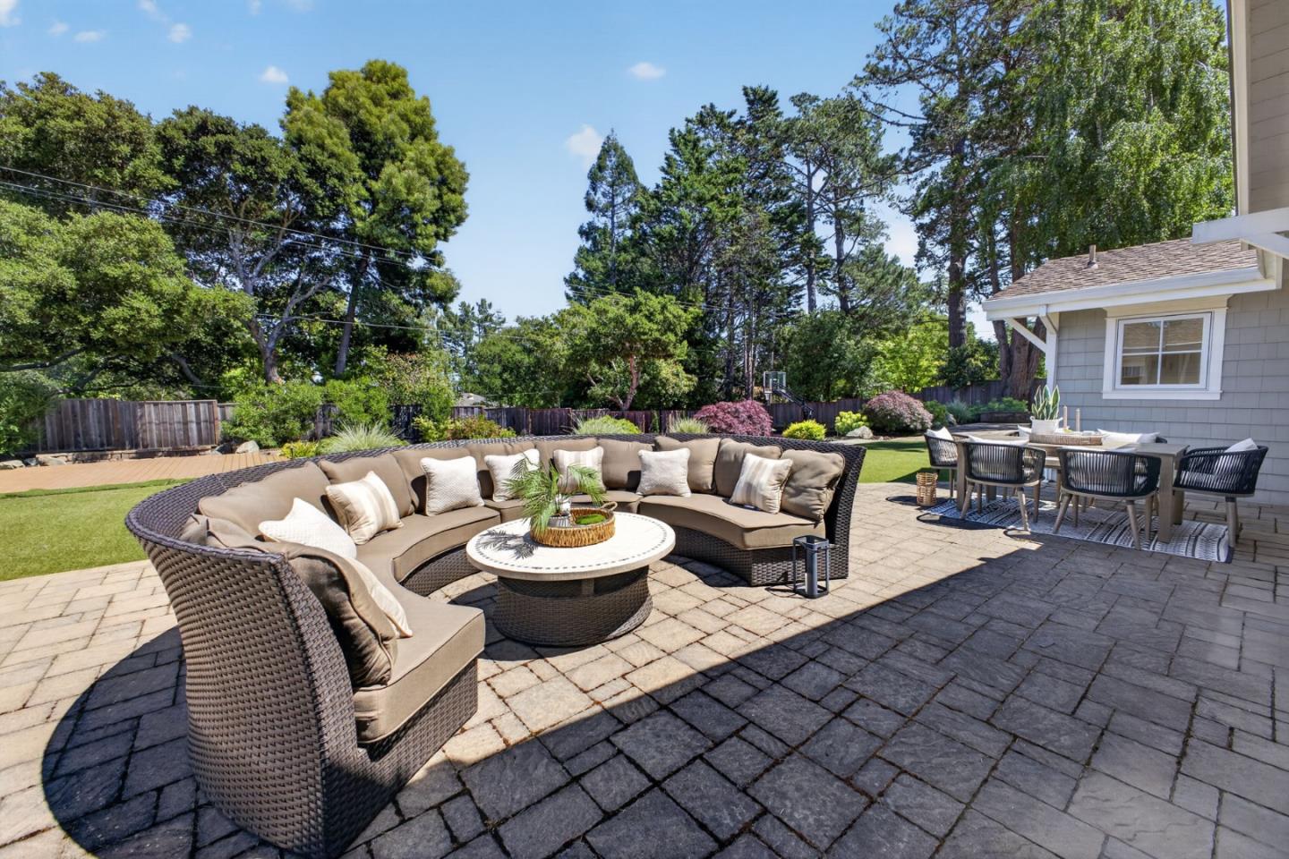 Detail Gallery Image 69 of 99 For 1510 Kingswood Dr, Hillsborough,  CA 94010 - 4 Beds | 4/1 Baths