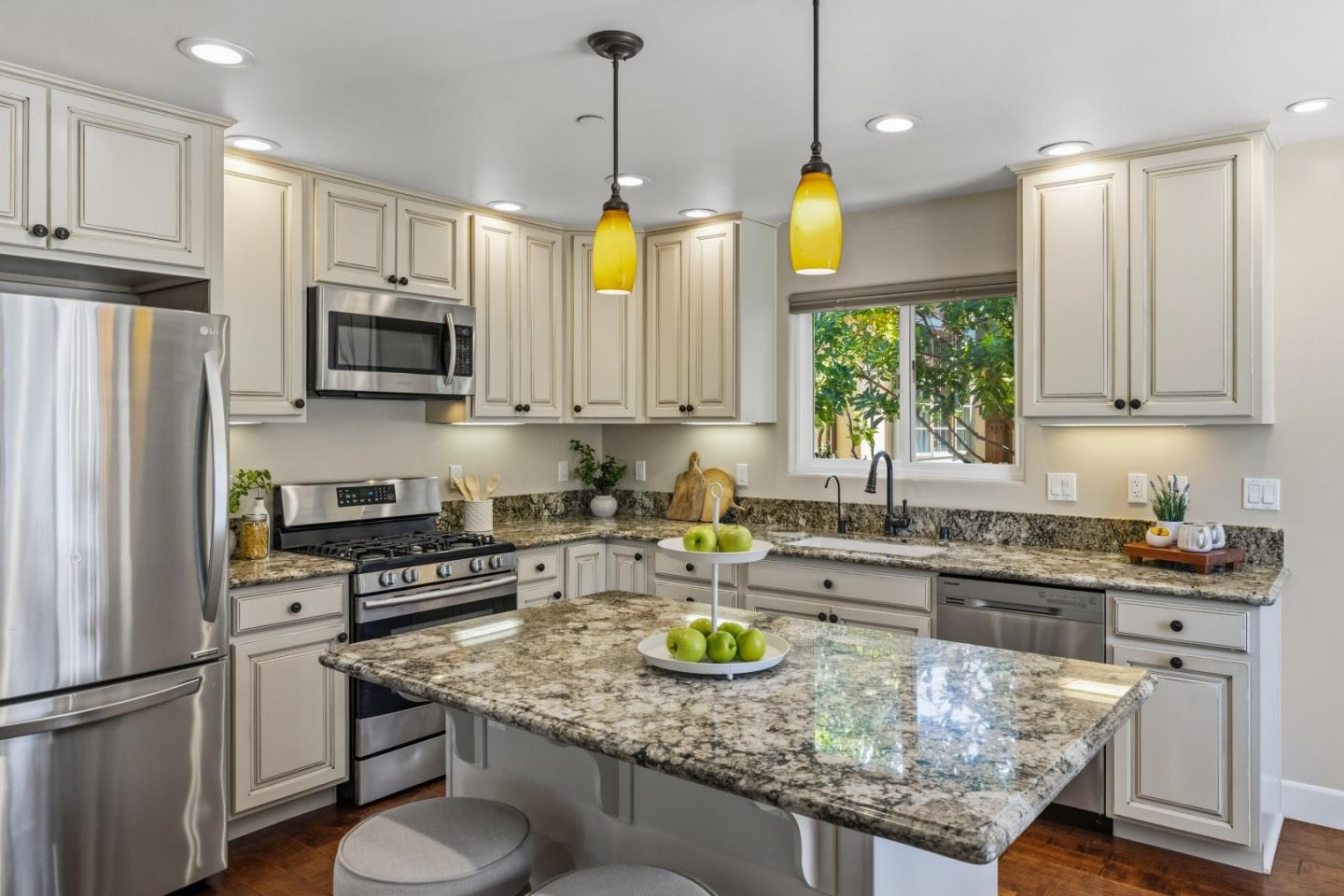 Detail Gallery Image 6 of 20 For 668 Alice St, Monterey,  CA 93940 - 4 Beds | 3 Baths