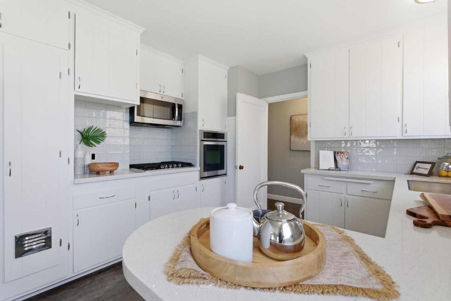 Detail Gallery Image 11 of 33 For 101 Edgeworth Ave, Daly City,  CA 94015 - 3 Beds | 2 Baths