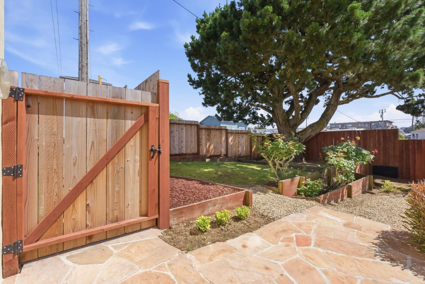 Detail Gallery Image 29 of 33 For 101 Edgeworth Ave, Daly City,  CA 94015 - 3 Beds | 2 Baths