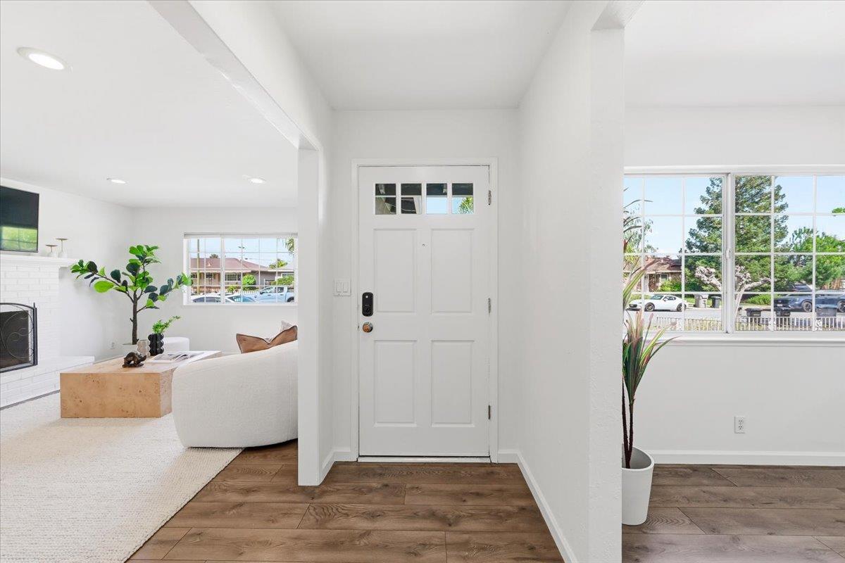 Detail Gallery Image 4 of 50 For 4295 Jan Way, San Jose,  CA 95124 - 3 Beds | 2 Baths