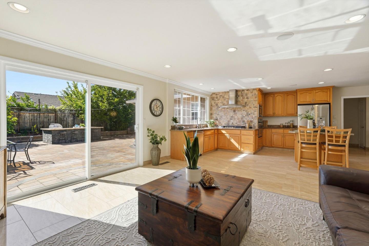 Detail Gallery Image 10 of 34 For 6141 Royal Acorn Pl, San Jose,  CA 95120 - 3 Beds | 3 Baths