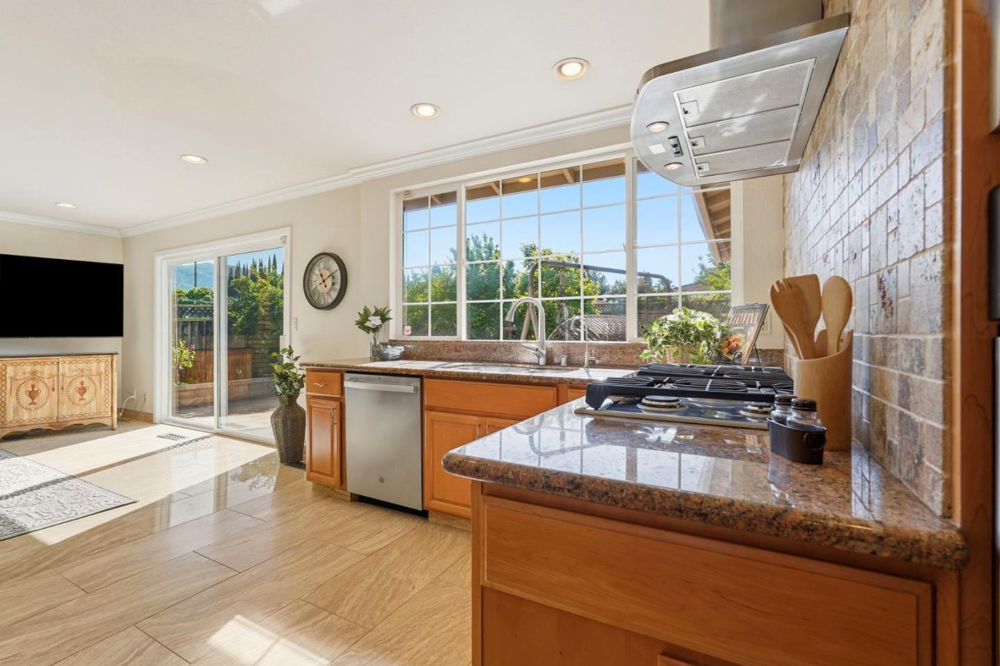 Detail Gallery Image 14 of 34 For 6141 Royal Acorn Pl, San Jose,  CA 95120 - 3 Beds | 3 Baths