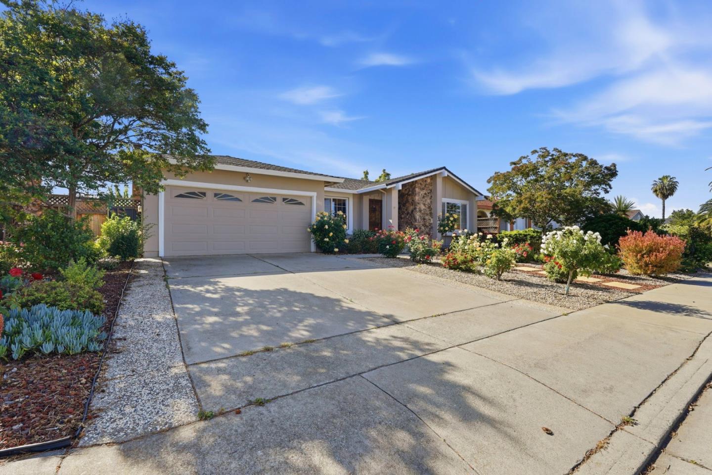 Detail Gallery Image 2 of 34 For 6141 Royal Acorn Pl, San Jose,  CA 95120 - 3 Beds | 3 Baths