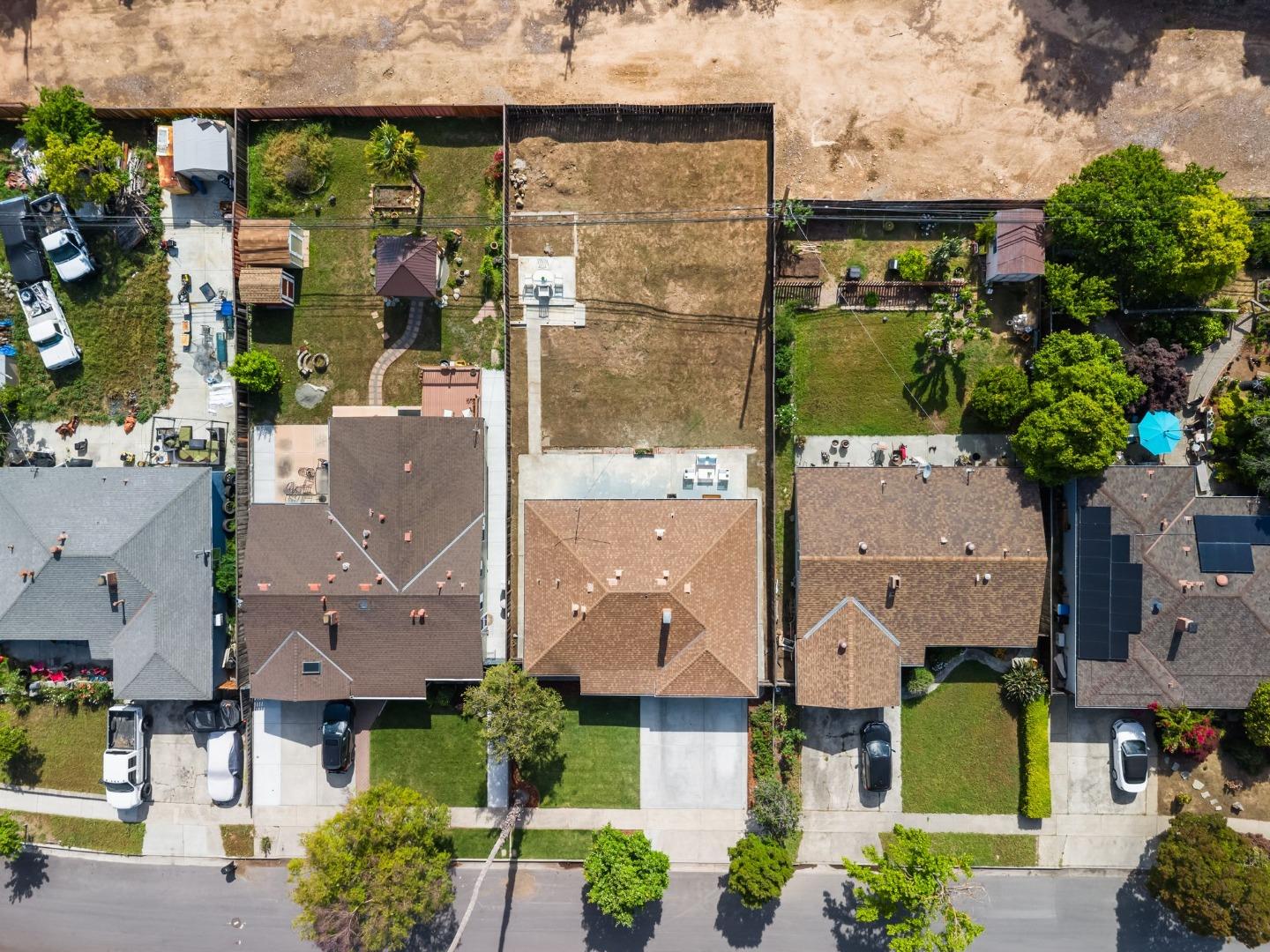 Detail Gallery Image 24 of 26 For 2761 Custer Dr, San Jose,  CA 95124 - 3 Beds | 2 Baths