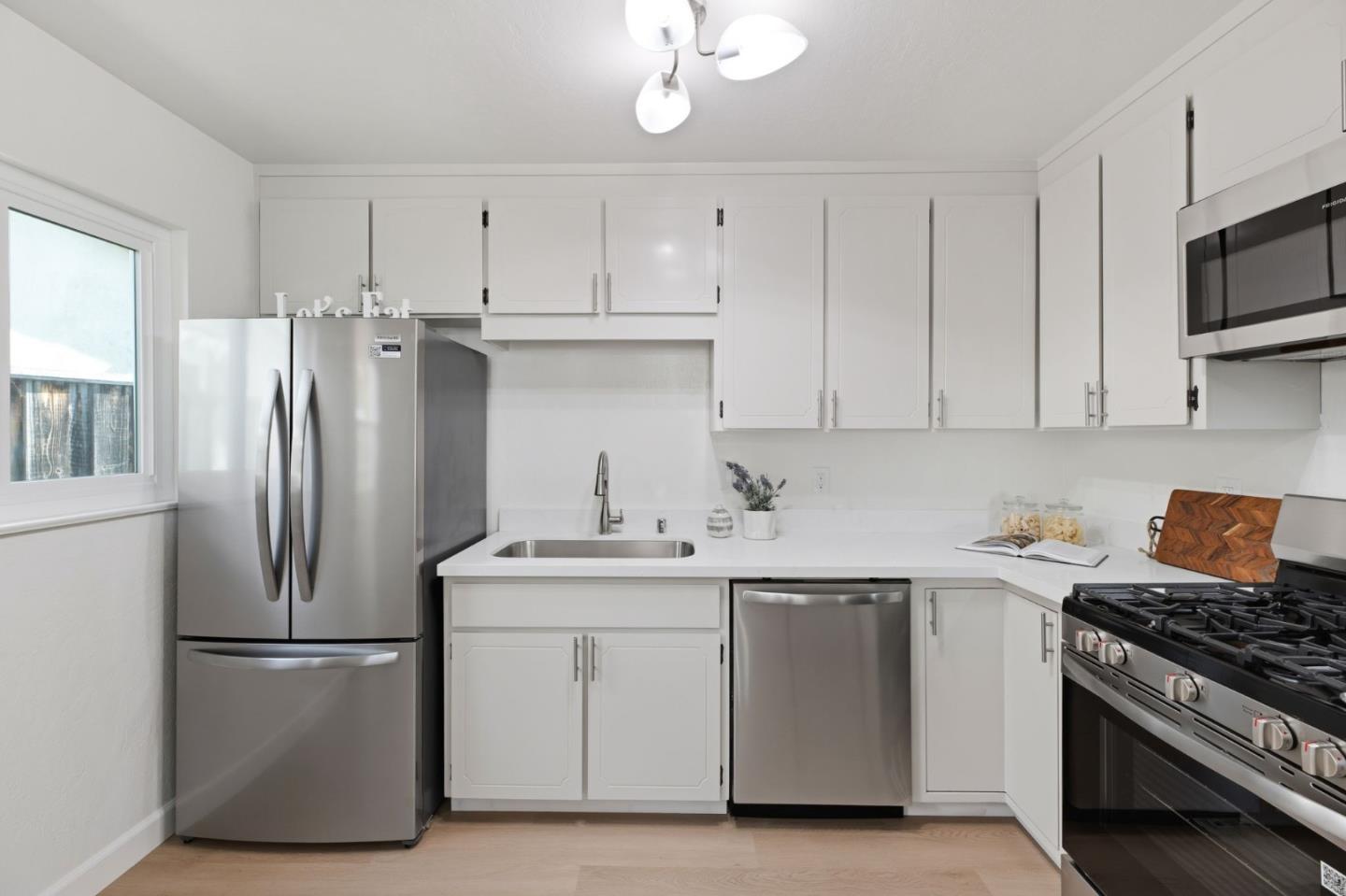 Detail Gallery Image 6 of 26 For 2761 Custer Dr, San Jose,  CA 95124 - 3 Beds | 2 Baths