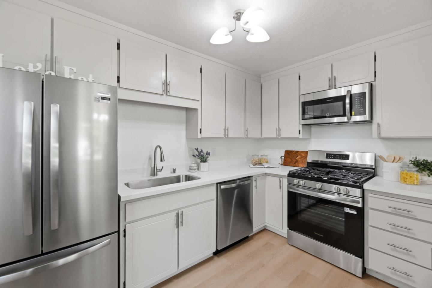 Detail Gallery Image 7 of 26 For 2761 Custer Dr, San Jose,  CA 95124 - 3 Beds | 2 Baths