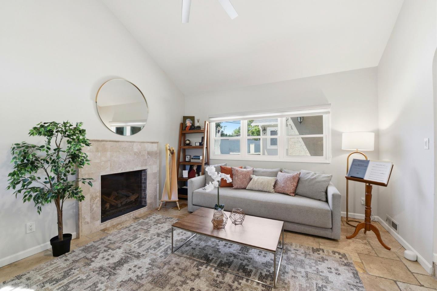 Detail Gallery Image 5 of 44 For 2465 Fenian Dr, Campbell,  CA 95008 - 4 Beds | 2/1 Baths