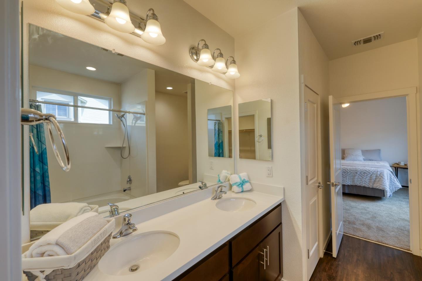 Detail Gallery Image 11 of 18 For 915 Rogge Rd, Salinas,  CA 93906 - 2 Beds | 2 Baths