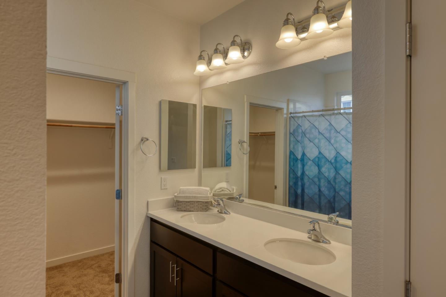 Detail Gallery Image 12 of 18 For 915 Rogge Rd, Salinas,  CA 93906 - 2 Beds | 2 Baths