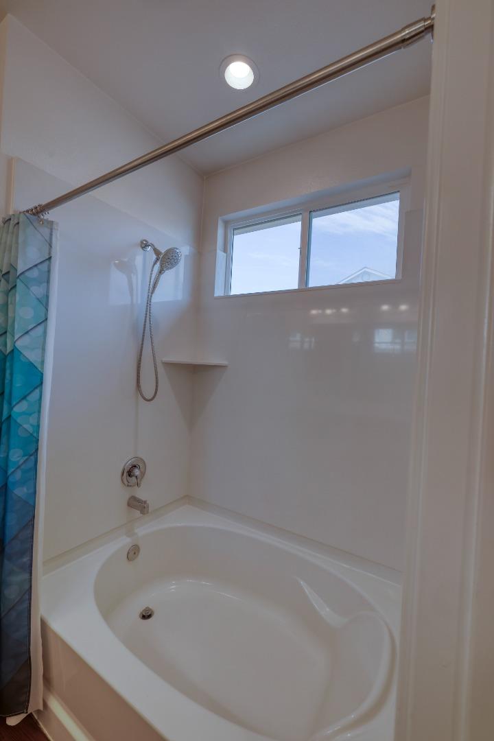 Detail Gallery Image 13 of 18 For 915 Rogge Rd, Salinas,  CA 93906 - 2 Beds | 2 Baths