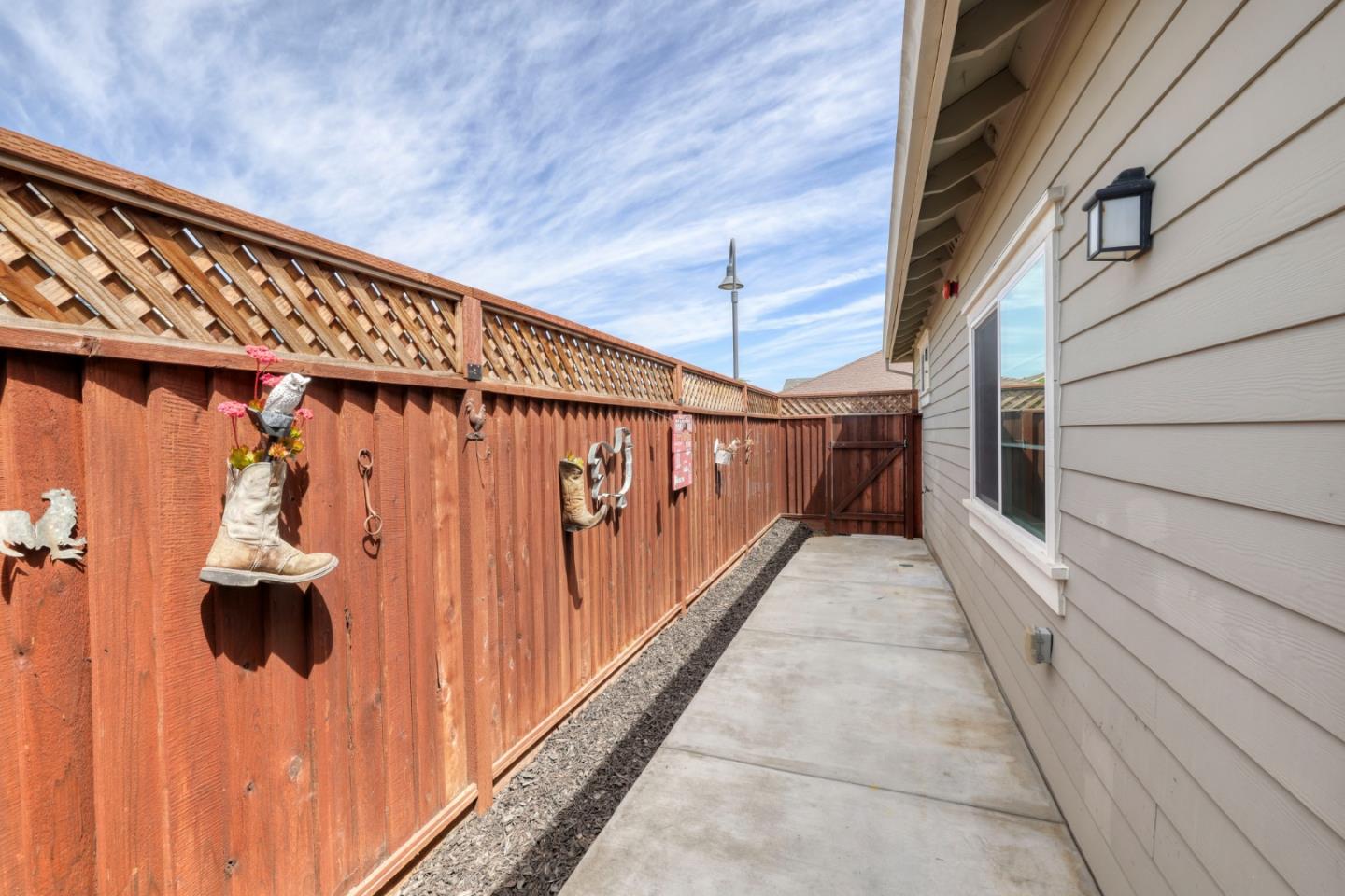 Detail Gallery Image 15 of 18 For 915 Rogge Rd, Salinas,  CA 93906 - 2 Beds | 2 Baths