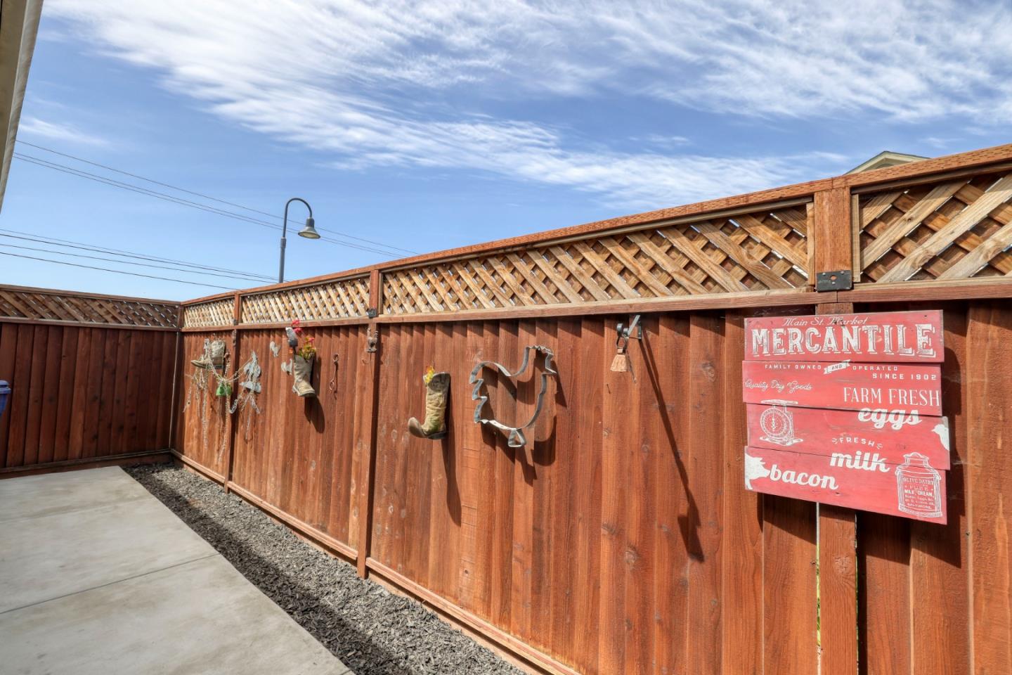 Detail Gallery Image 16 of 18 For 915 Rogge Rd, Salinas,  CA 93906 - 2 Beds | 2 Baths