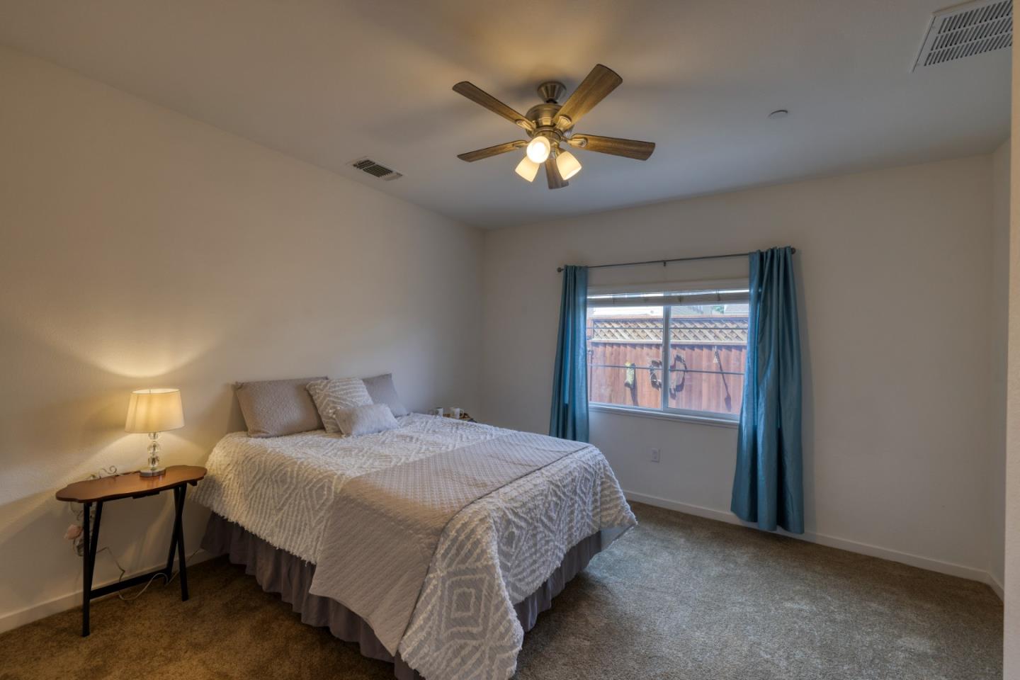 Detail Gallery Image 9 of 18 For 915 Rogge Rd, Salinas,  CA 93906 - 2 Beds | 2 Baths