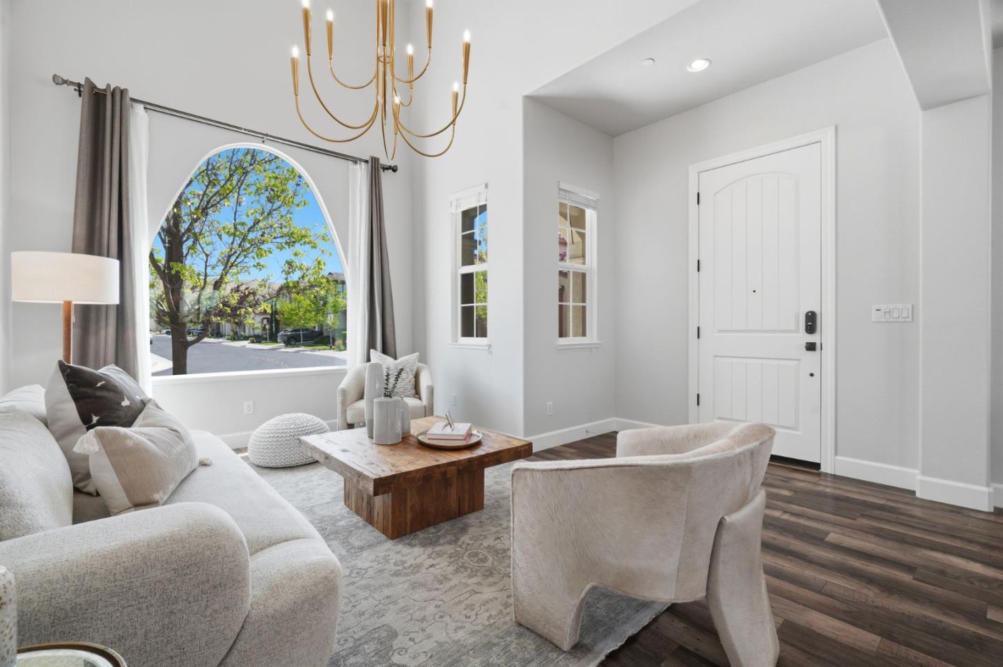 Detail Gallery Image 2 of 27 For 320 Gerald Cir, Milpitas,  CA 95035 - 3 Beds | 2/1 Baths