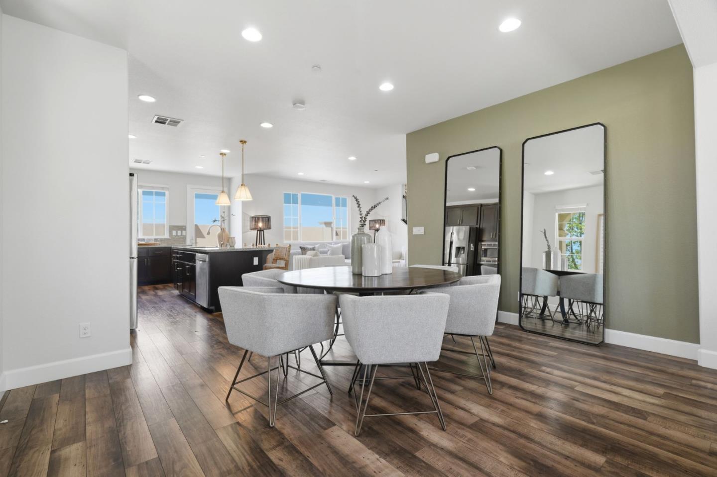 Detail Gallery Image 3 of 27 For 320 Gerald Cir, Milpitas,  CA 95035 - 3 Beds | 2/1 Baths