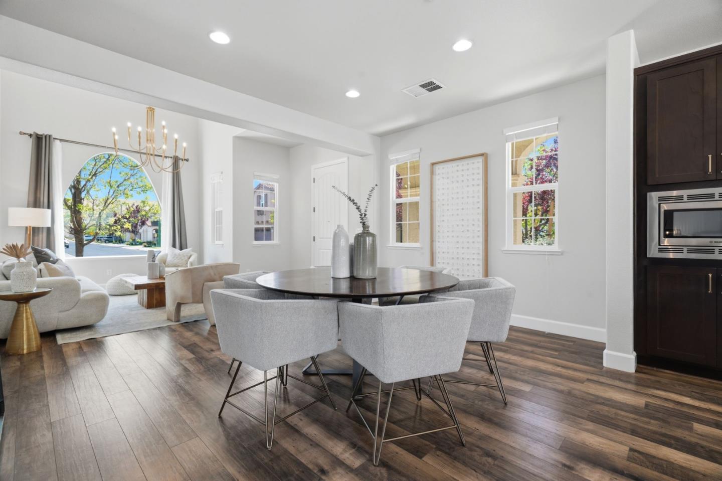 Detail Gallery Image 4 of 27 For 320 Gerald Cir, Milpitas,  CA 95035 - 3 Beds | 2/1 Baths