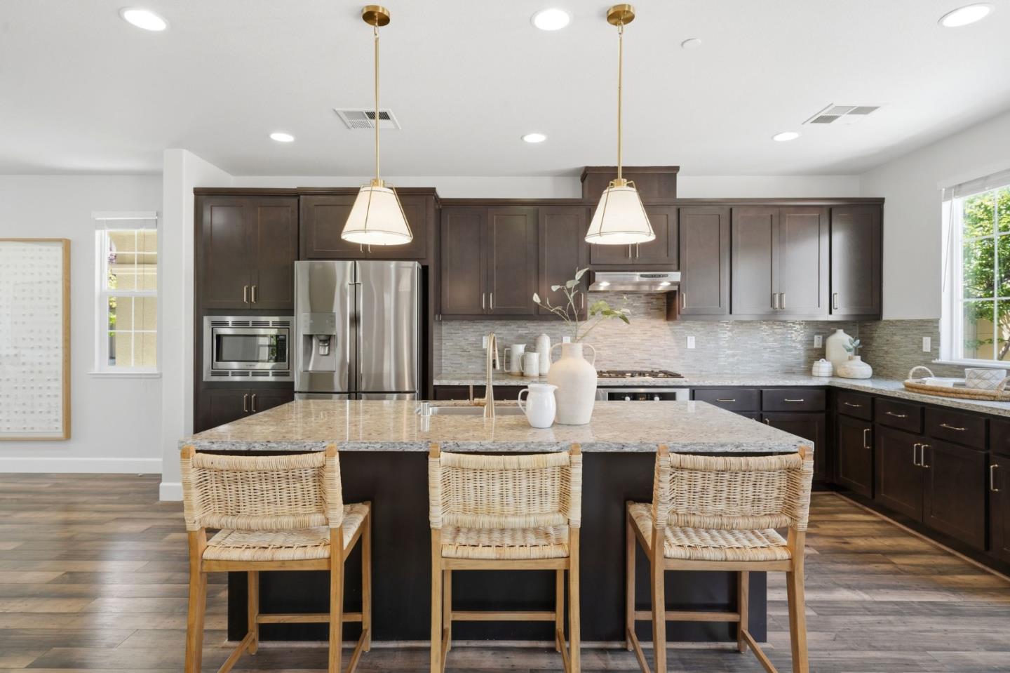 Detail Gallery Image 6 of 27 For 320 Gerald Cir, Milpitas,  CA 95035 - 3 Beds | 2/1 Baths