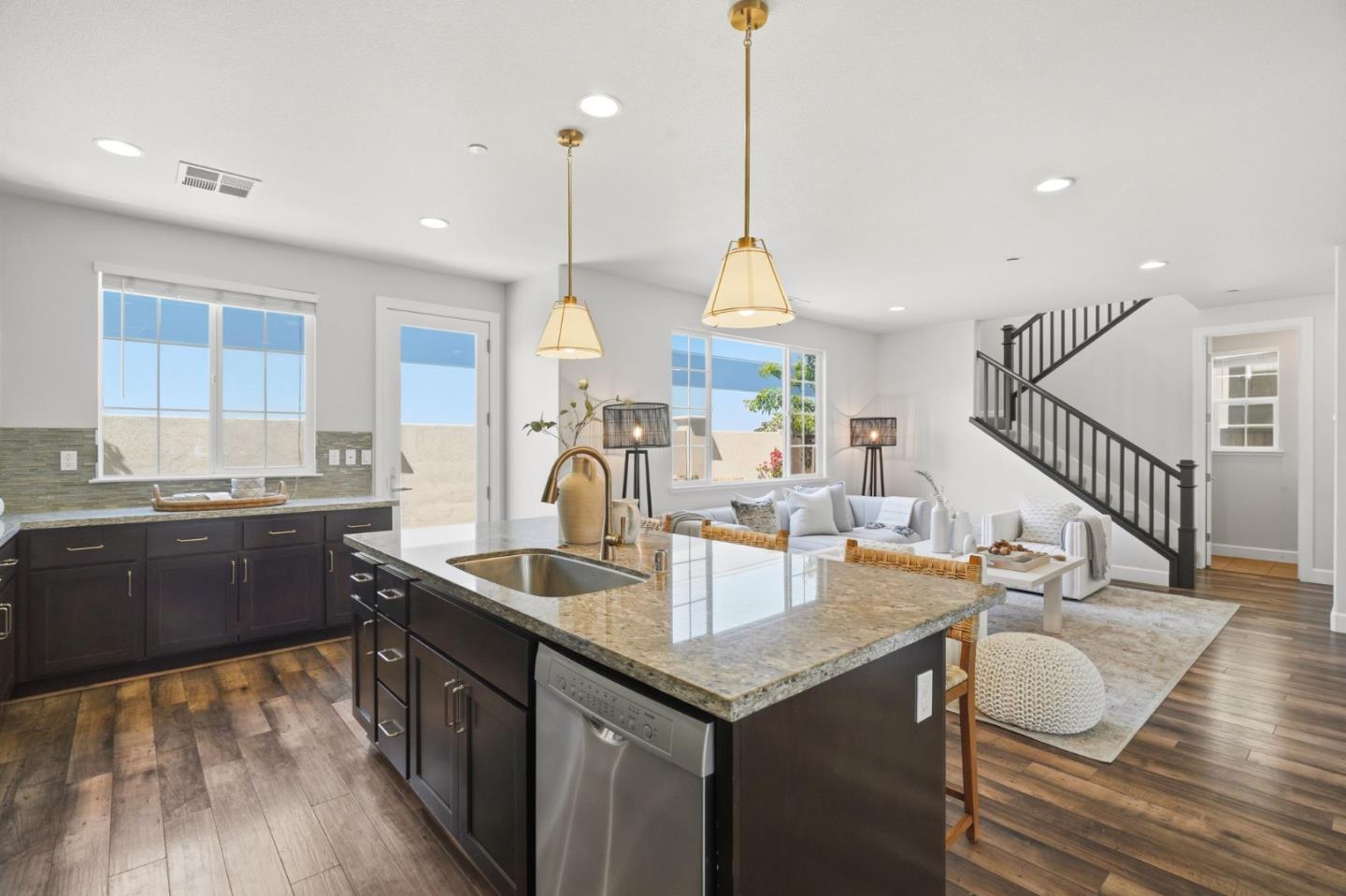 Detail Gallery Image 7 of 27 For 320 Gerald Cir, Milpitas,  CA 95035 - 3 Beds | 2/1 Baths