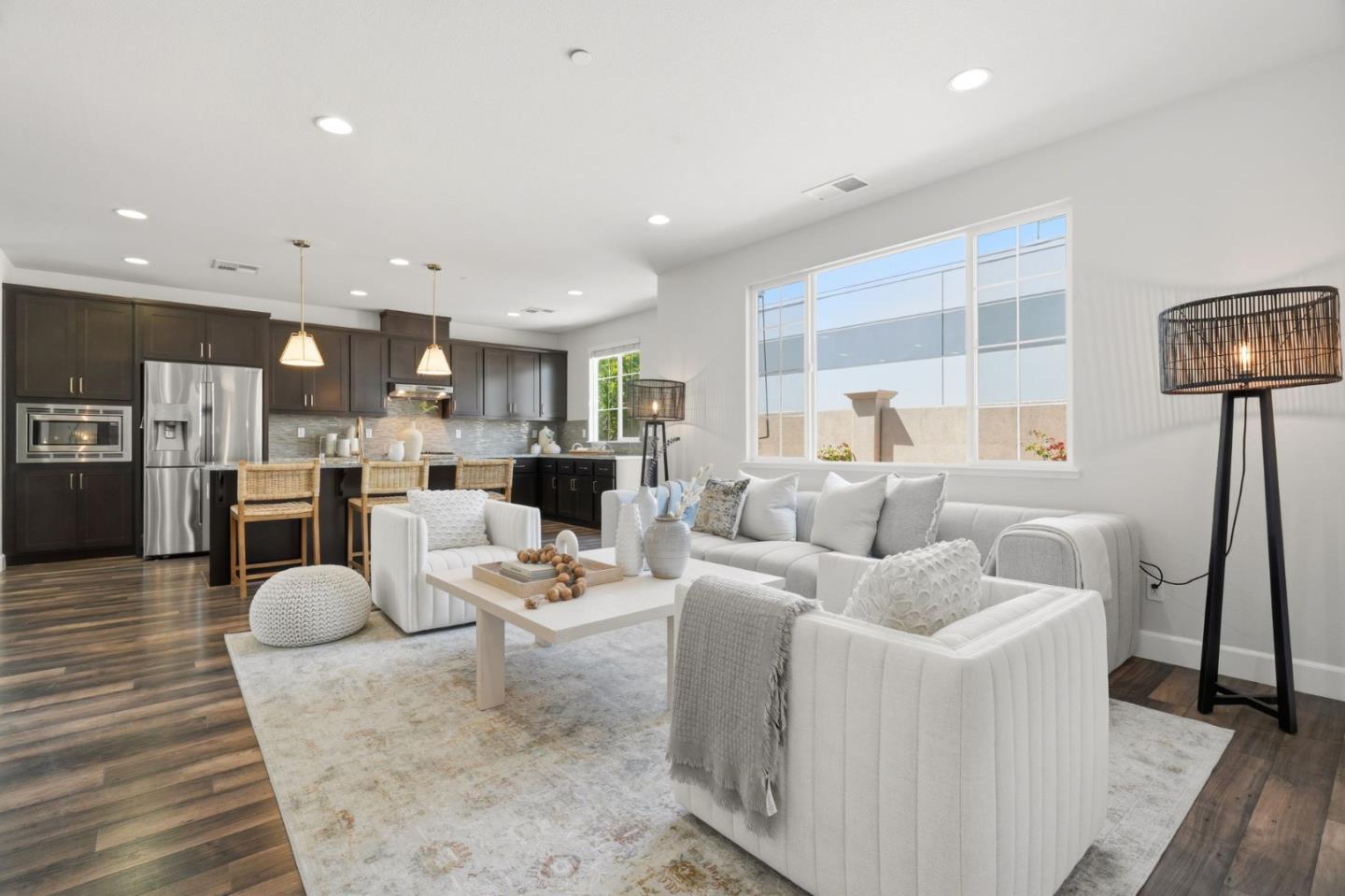 Detail Gallery Image 8 of 27 For 320 Gerald Cir, Milpitas,  CA 95035 - 3 Beds | 2/1 Baths