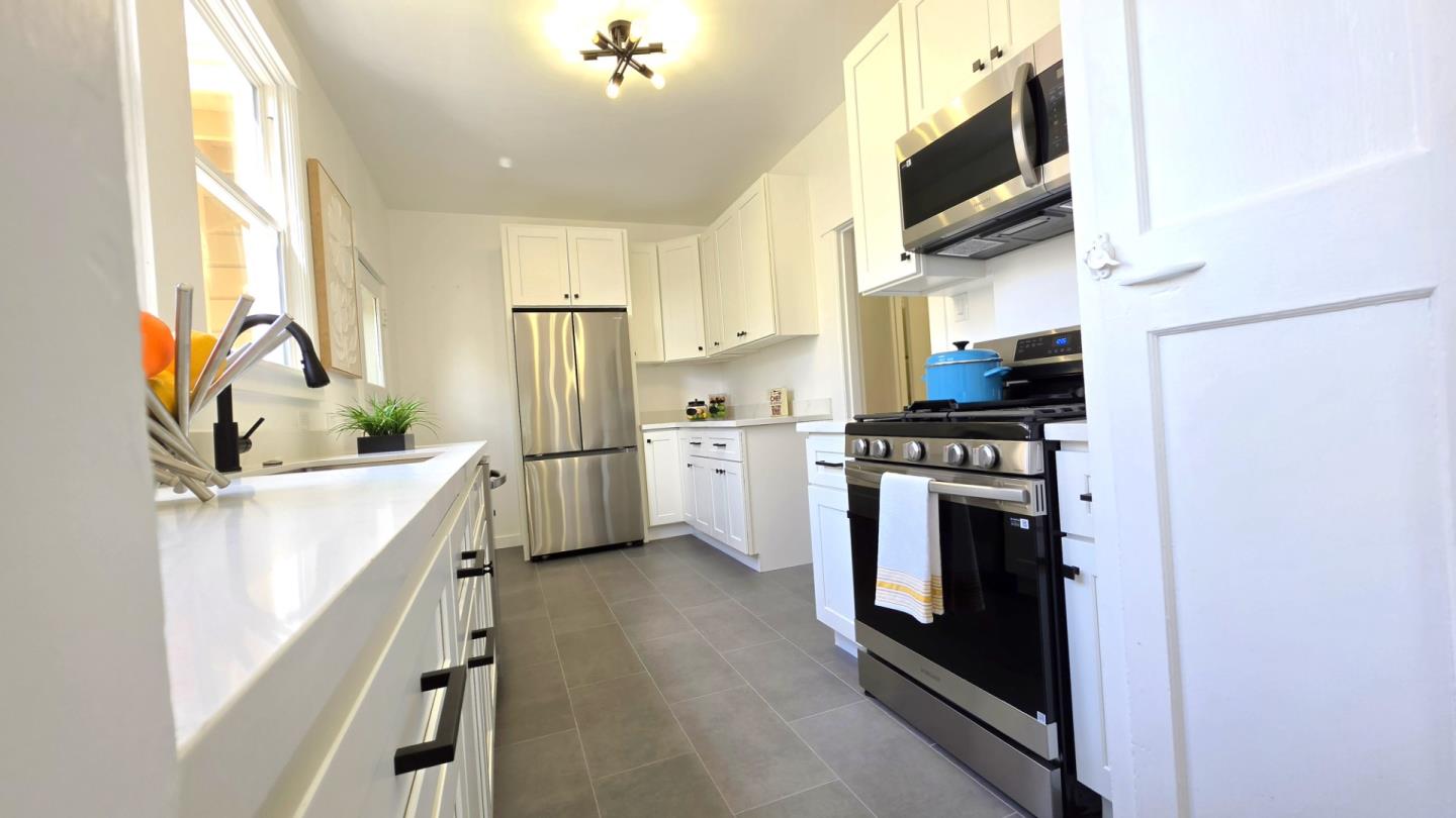 Detail Gallery Image 11 of 57 For 5232 California St, San Francisco,  CA 94118 - – Beds | – Baths