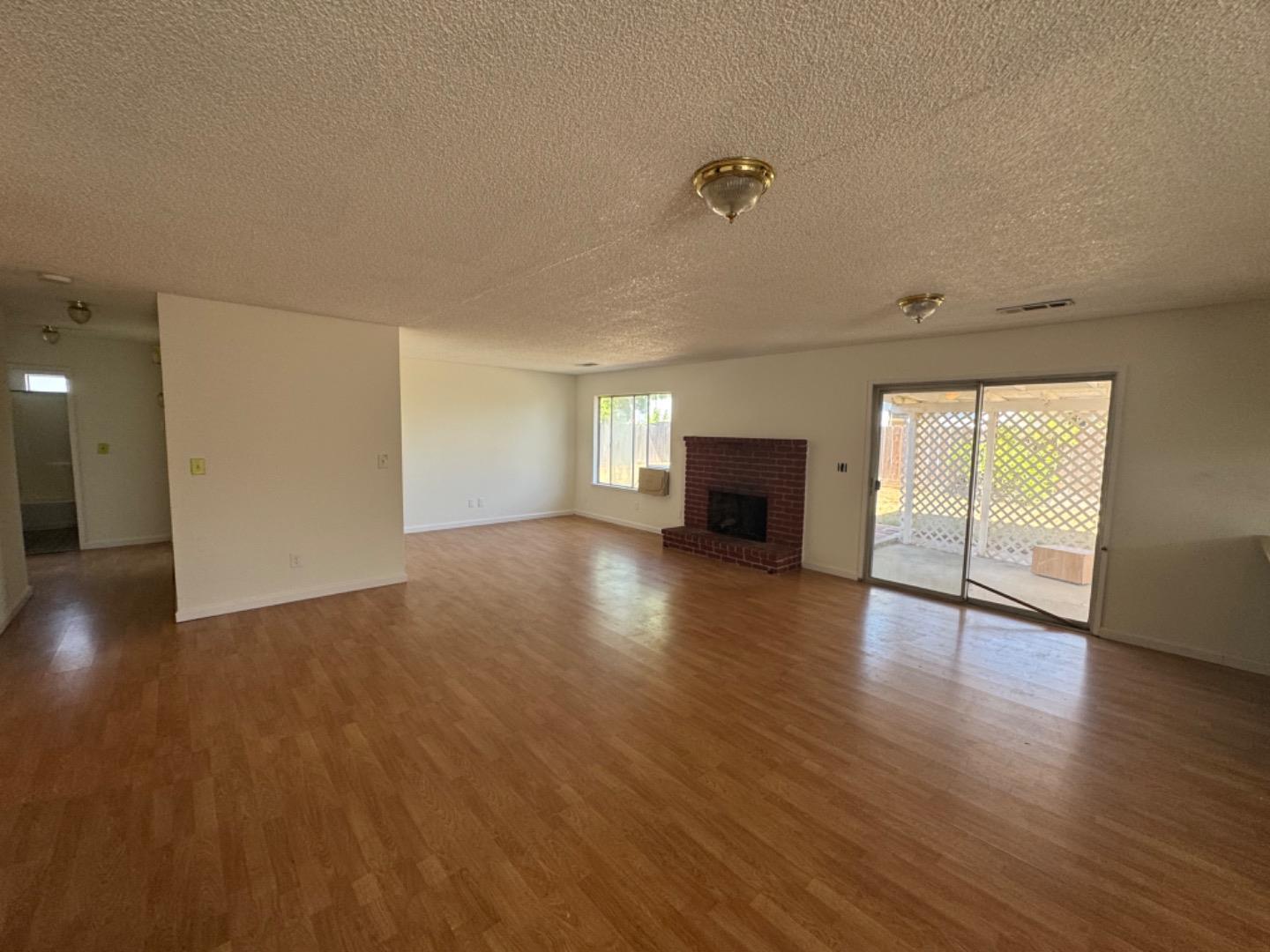 Detail Gallery Image 11 of 19 For 2912 Secretariat Dr, Atwater,  CA 95301 - 3 Beds | 2 Baths