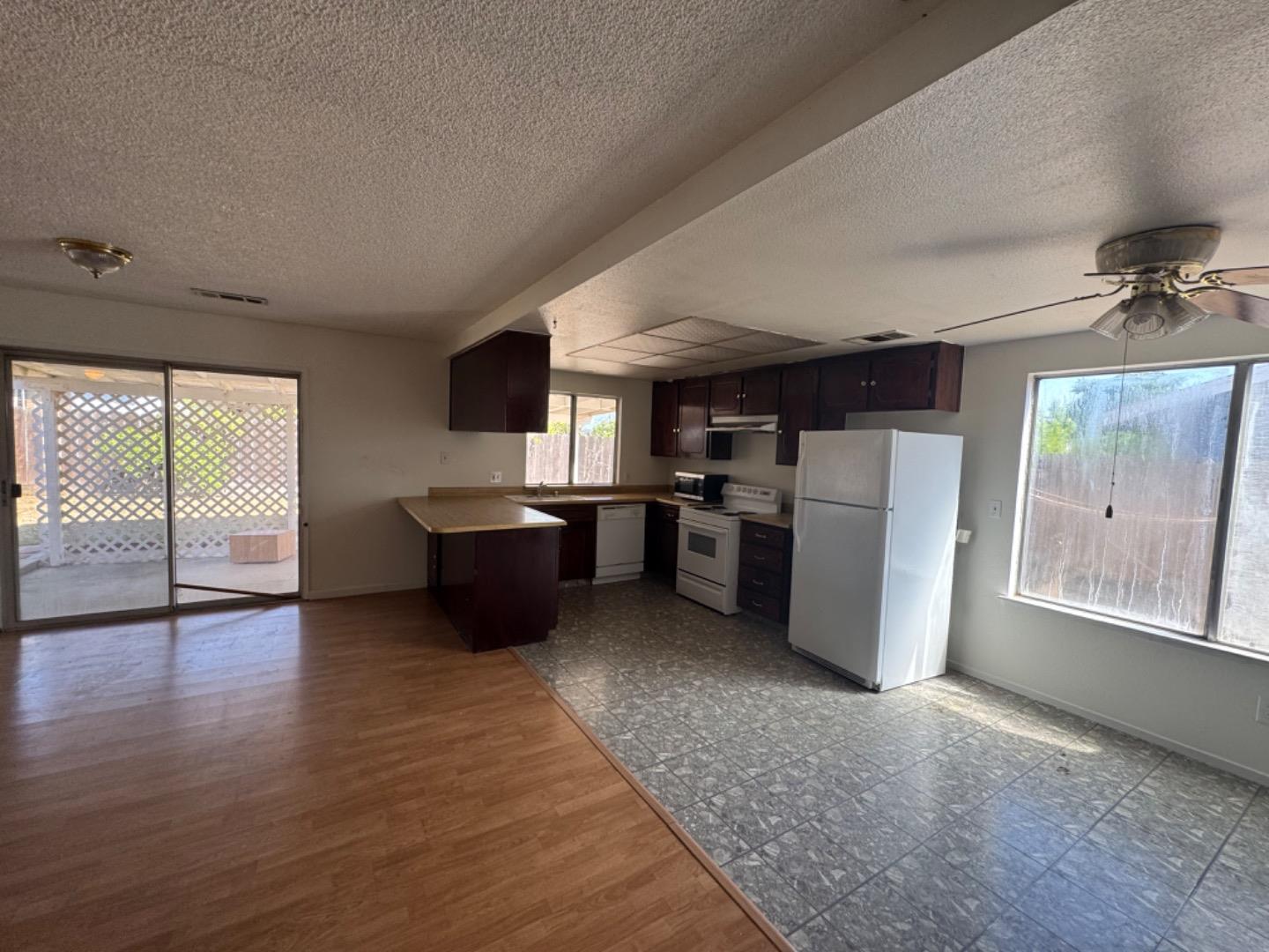 Detail Gallery Image 8 of 19 For 2912 Secretariat Dr, Atwater,  CA 95301 - 3 Beds | 2 Baths